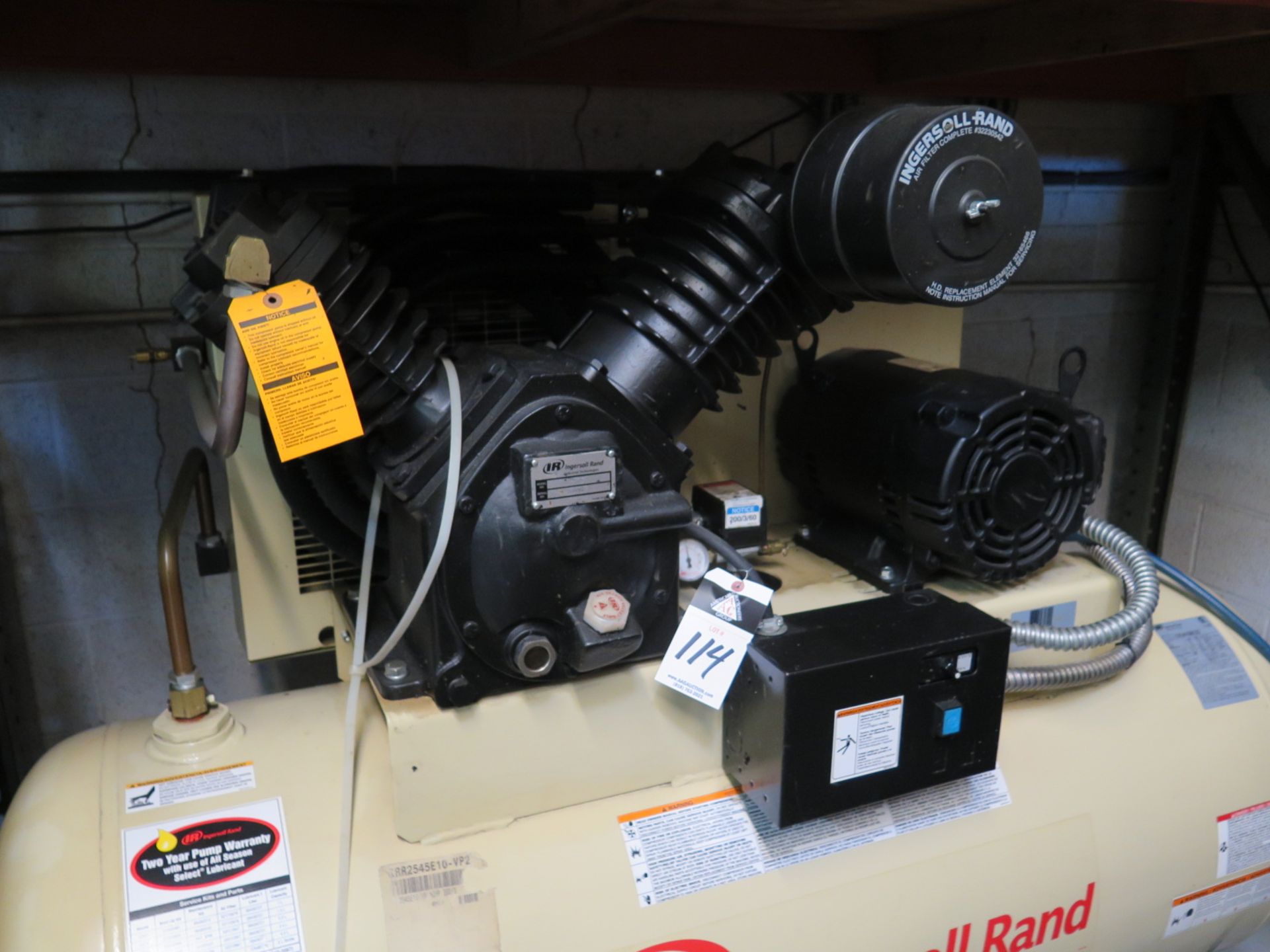 Ingersoll Rand mdl. 2545E10-VP 1pHp Hotizontal Air Compressor s/n 1010150122 w/ 120 Gallon Tank - Image 2 of 4