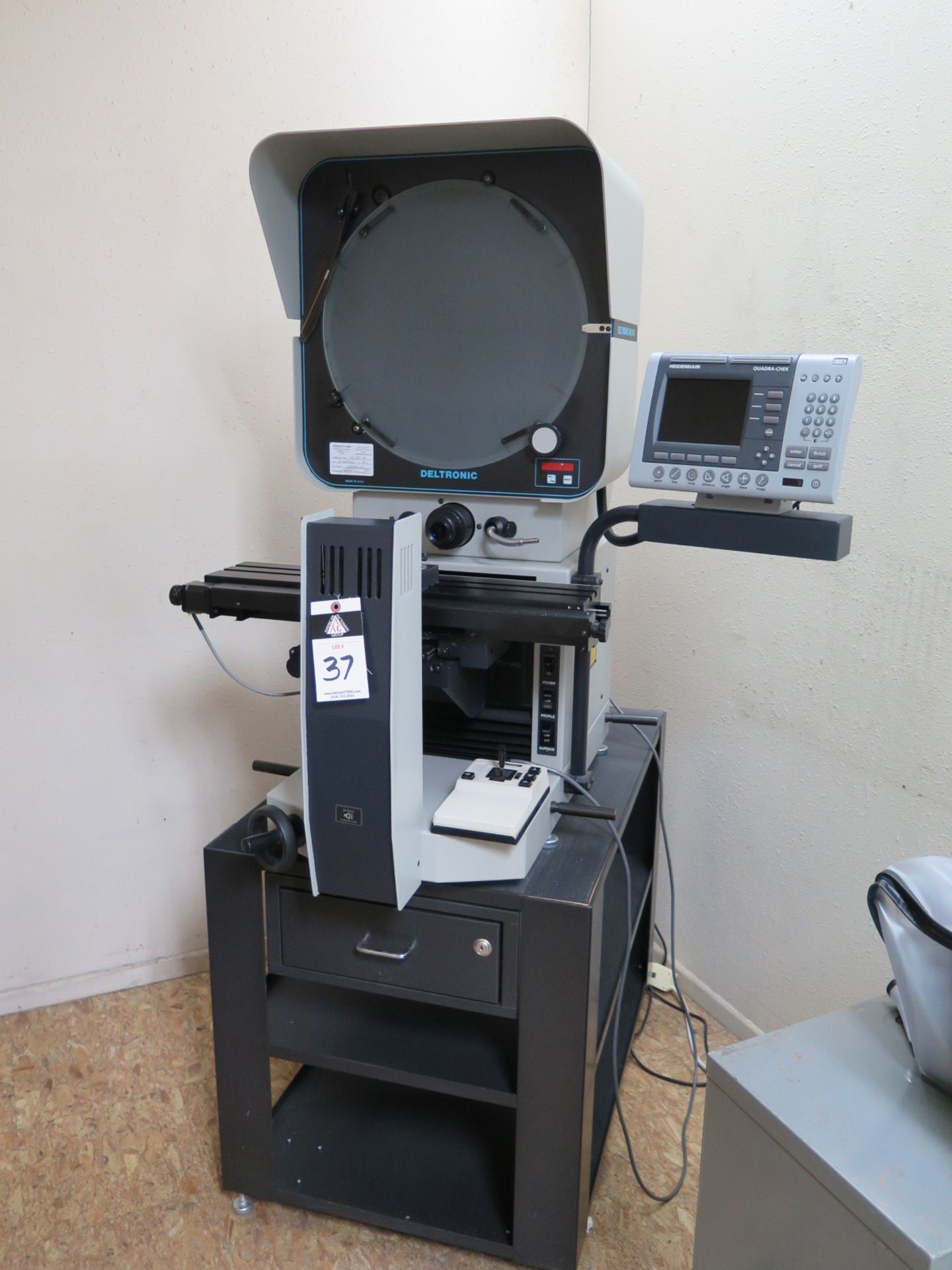 Deltronic mdl. DH-216ND 1202-E-XYZ-M 16â€ Bench Model Optical Comparator s/n 312108450 w/