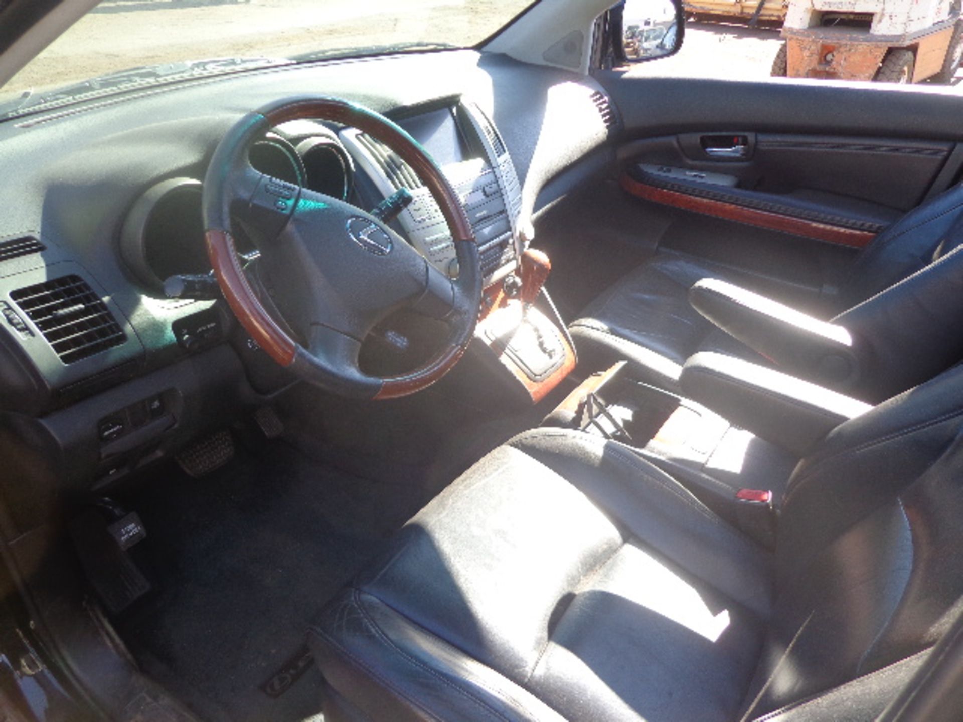 2004 LEXUS RX330 NAV PACKAGE, V6, AWD, DUAL HEAD REST DVD'S W/HEADPHONES, VIN. - Image 2 of 6