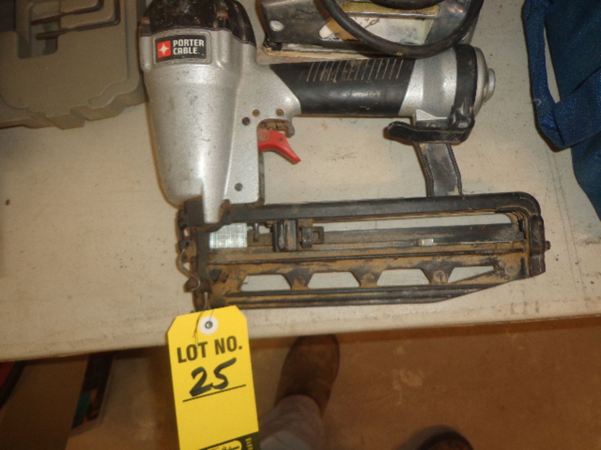 PORTER CABLE FN 250C 16GA FINISH NAILER