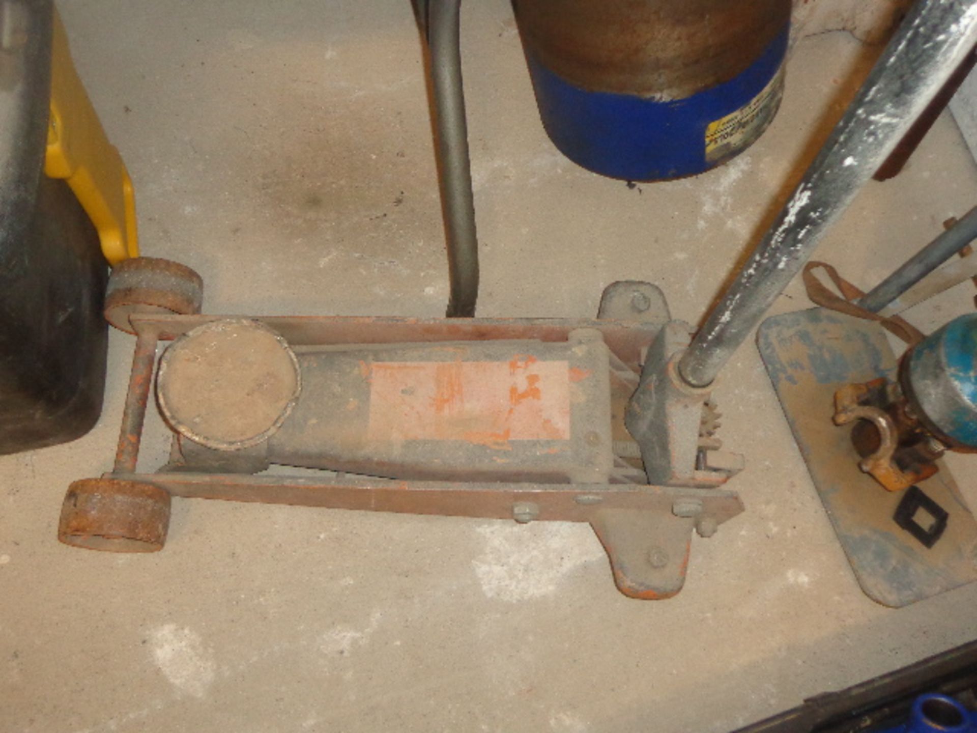 2-TON FLOOR JACK