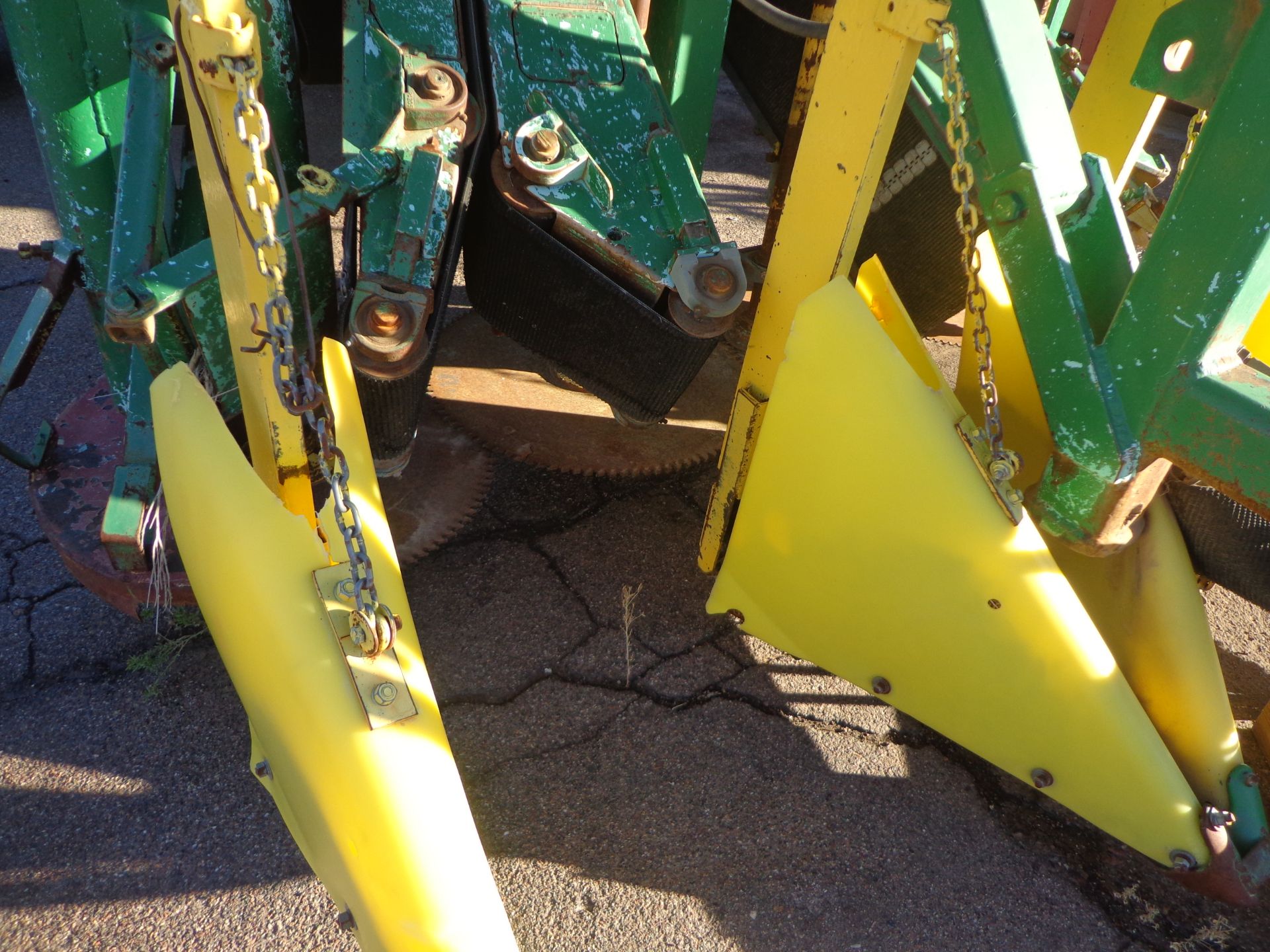 CUSTOM BILT 2-ROW HARVESTER - Image 4 of 6