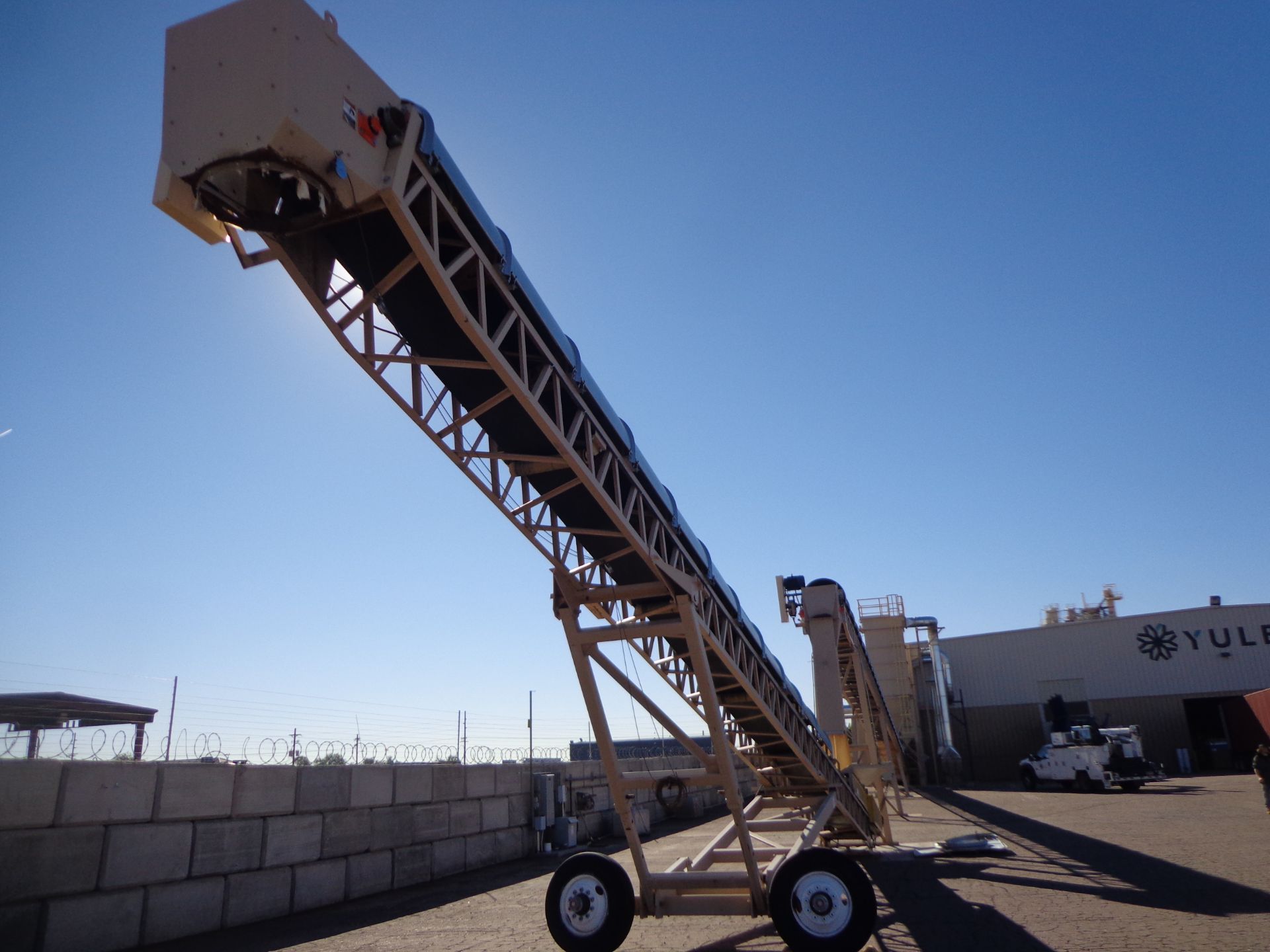 60' X 24" RADIAL STACKER CONVEYOR (SOLD SUBJECT TO BULK BID OFFERING)