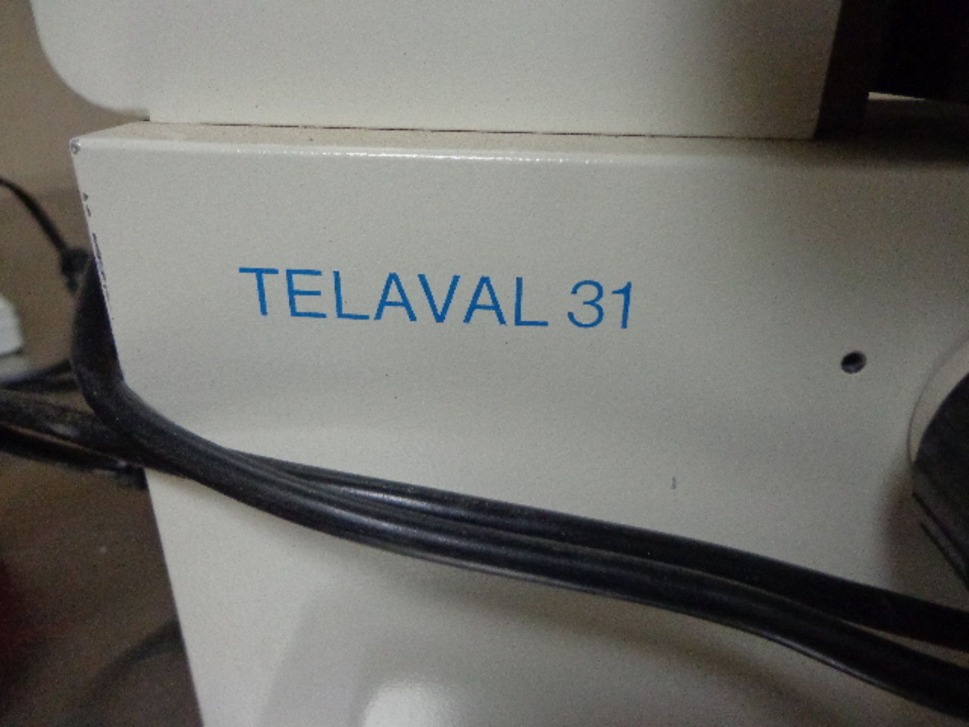 ZEISS TELAVAL 31 INVERTED PHASE CONTRAST MICROSCOPE 5501717 - Image 2 of 2
