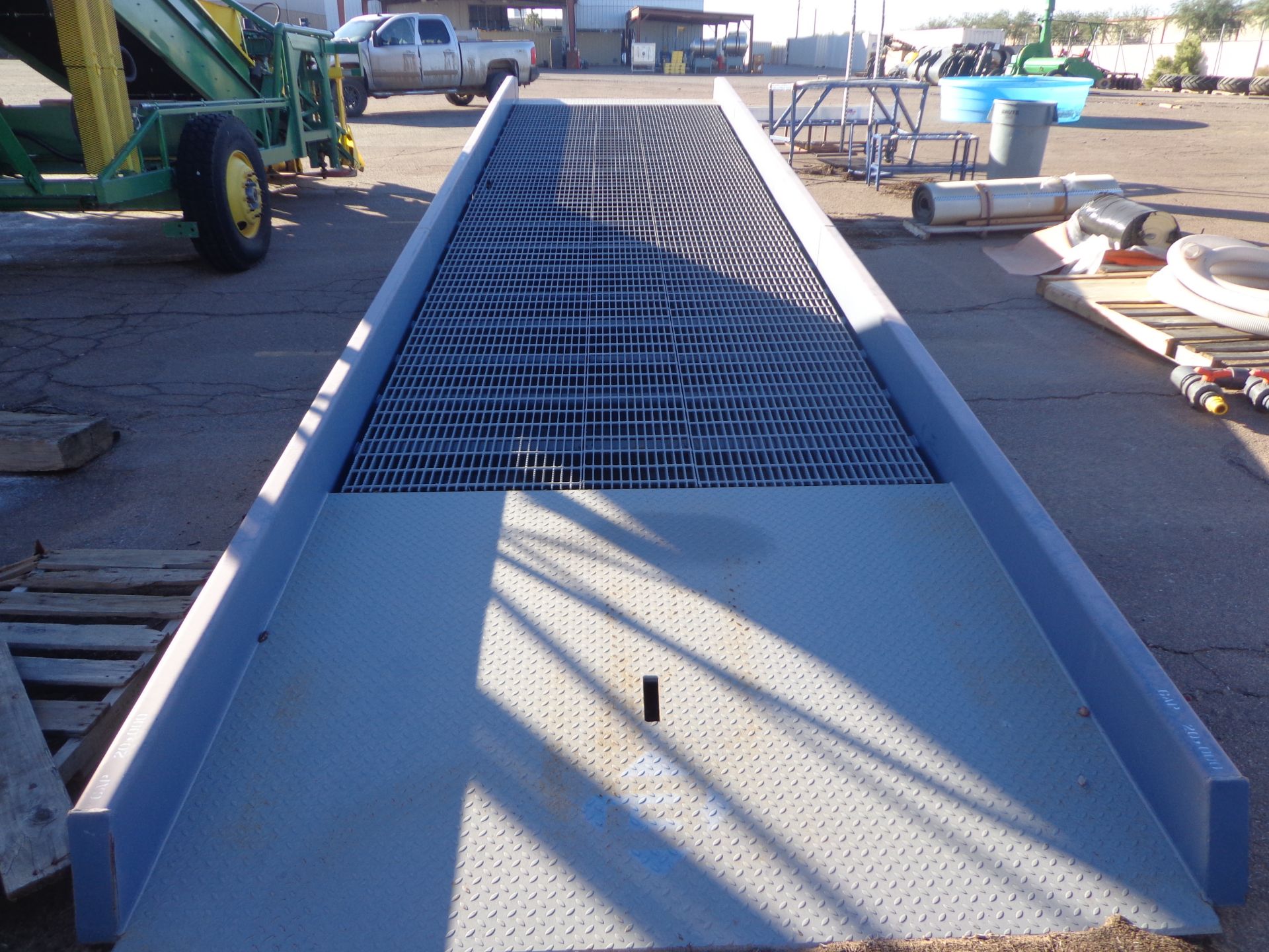 BLUFF 32' STEEL GRATE MATERIAL FLOW YARD RAMP, MDL. 205Y58340 SN. 201039 - Image 5 of 5