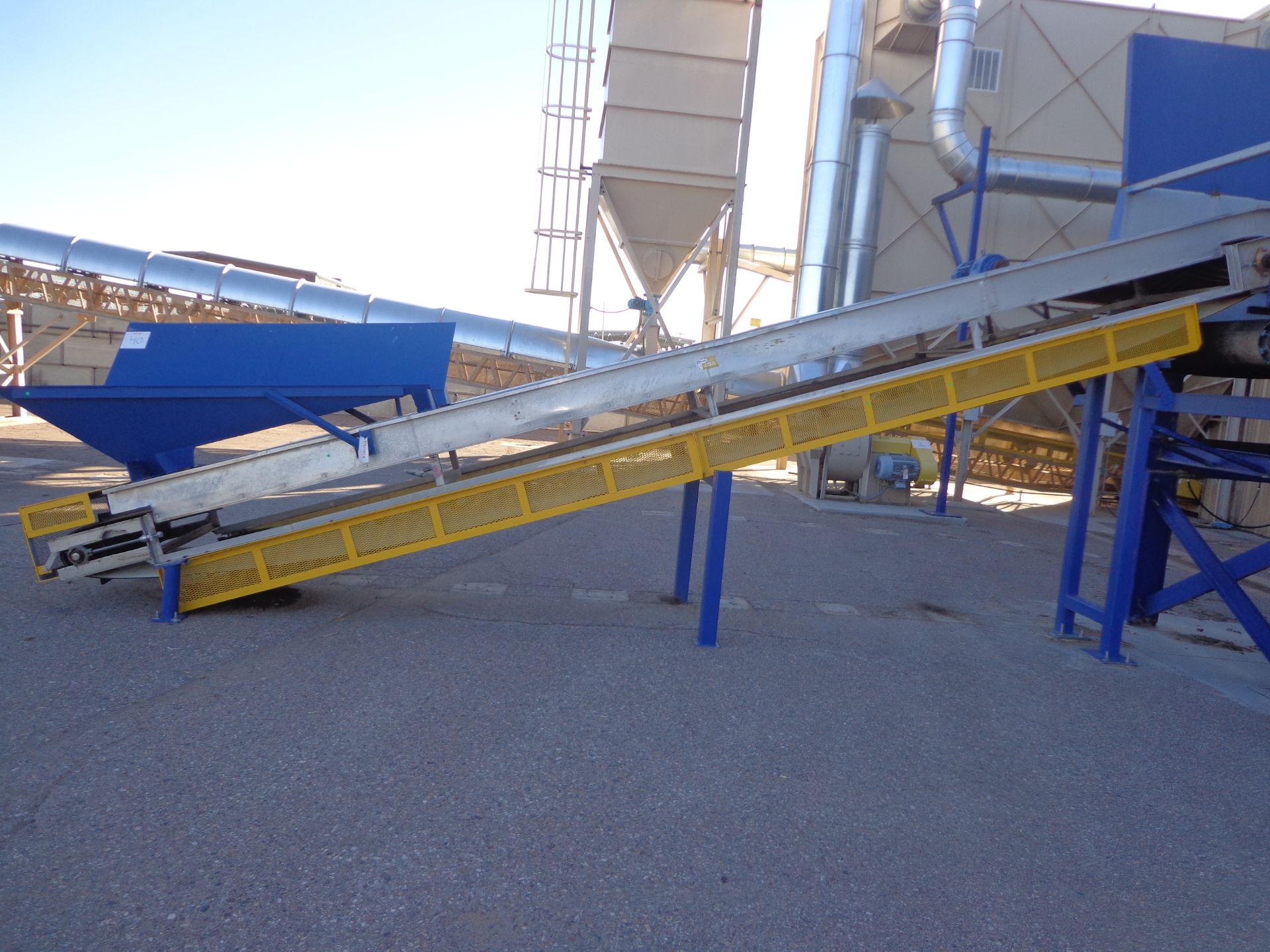 BROWN INDUSTRIAL 24' X 36" INCLINED INFEED CONVEYOR (SOLD SUBJECT TO BULK BID OFFERING)