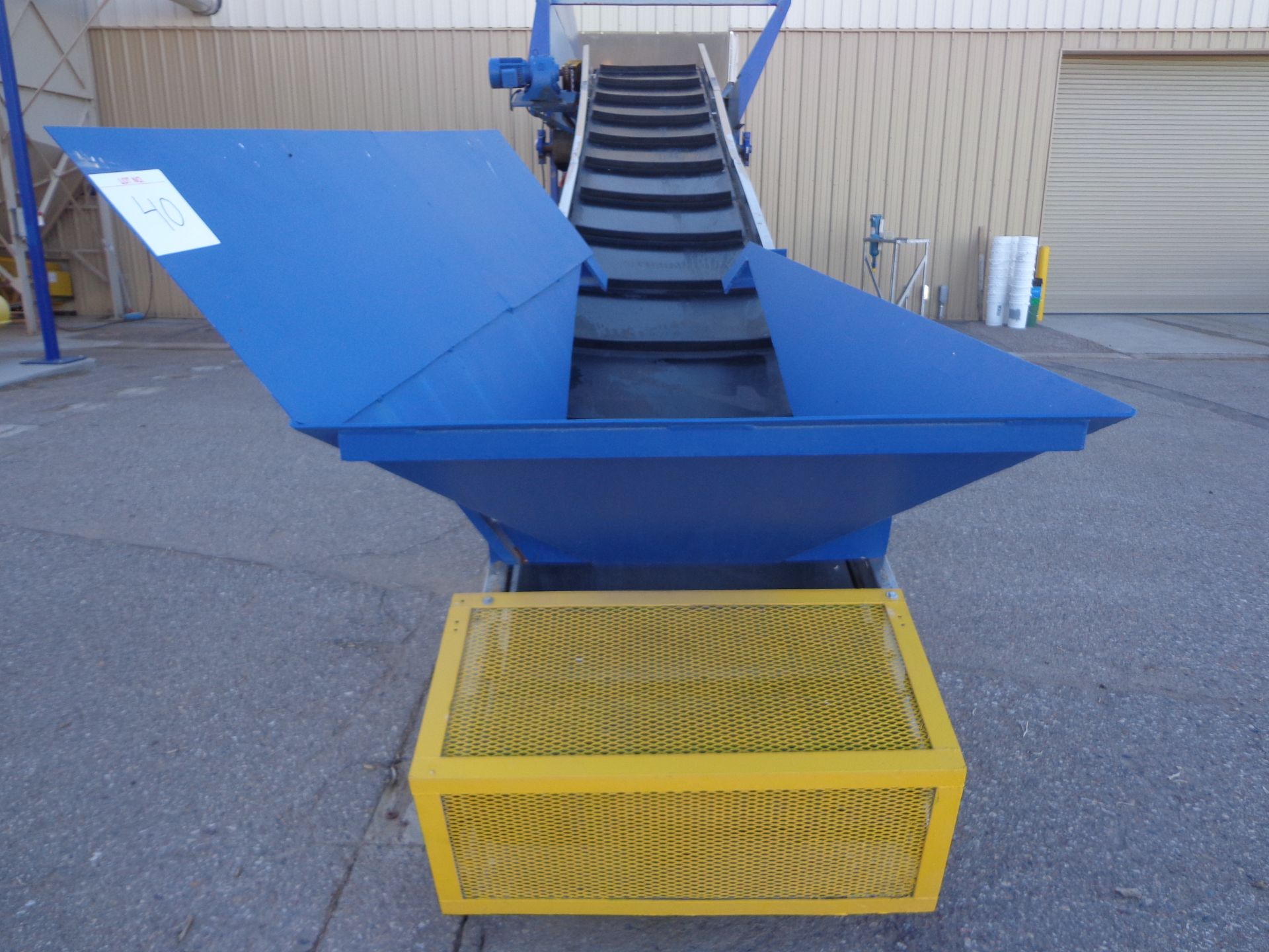 BROWN INDUSTRIAL 24' X 36" INCLINED INFEED CONVEYOR (SOLD SUBJECT TO BULK BID OFFERING) - Image 2 of 3