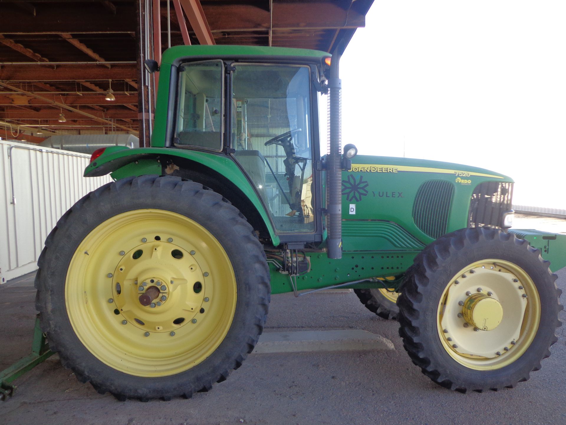 2007 JOHN DEERE 7520 TRACTOR, 4WD, CAB, AC, STEREO PIN. RW7520R061880  3852.8 HRS. - Image 6 of 6