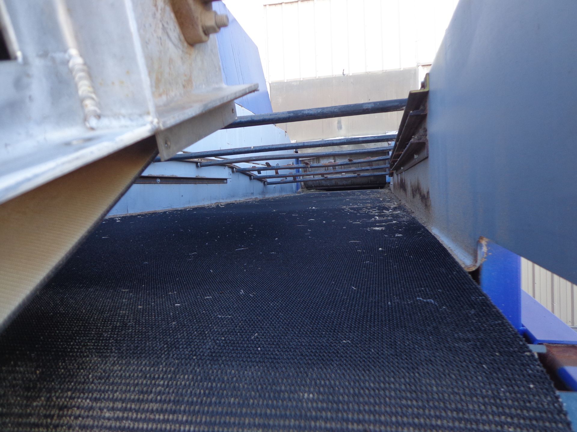 WEST SALEM MACHINERY HORIZONTAL HOG INGEED CONVEYOR, 300" X65" RUBBER BELT W/RISER PLATFORM, - Image 7 of 7