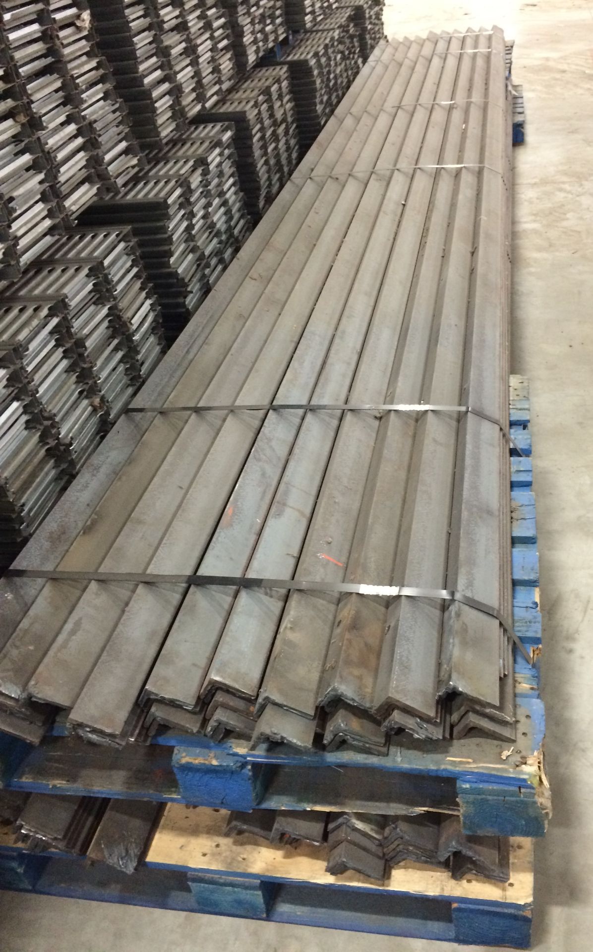 STRUCTURAL STEEL ANGLE IRON GUIDE RAIL SIZE: 3" X 2"X 3/8" X 20FT LONG, 50PCS, 50 TIMES MONEY - Image 3 of 5