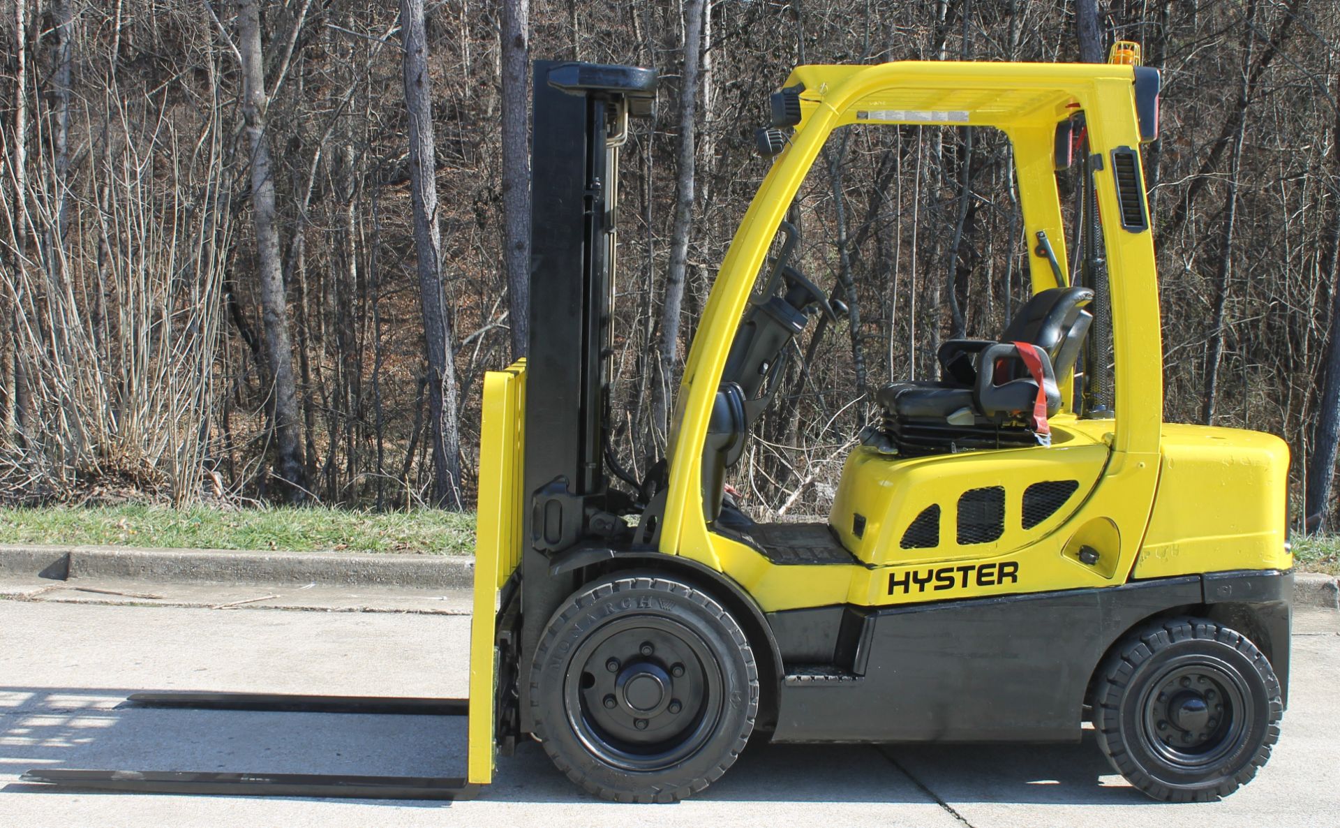 2010 HYSTER H50FT DIESEL FORK LIFT, CAPACITY: 5000 LBS.  MODEL: H50FT CAPACITY: 5000 LBS. MAX - Image 2 of 9