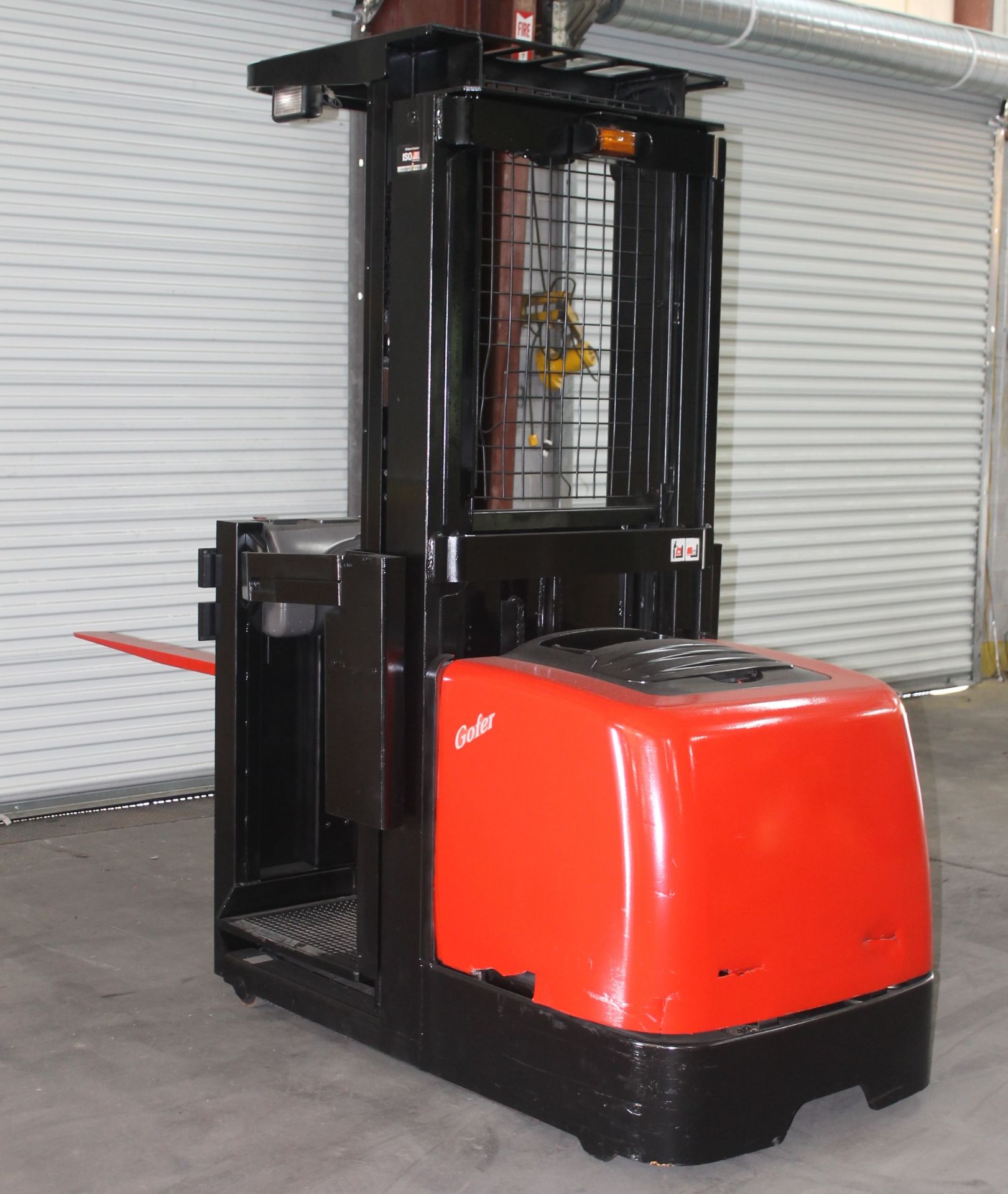 2003 RAYMOND ORDER PICKER WITH ERGO LIFT / MINI MAST FEATURE, CLICK HERE TO WATCH VIDEO - Image 7 of 8