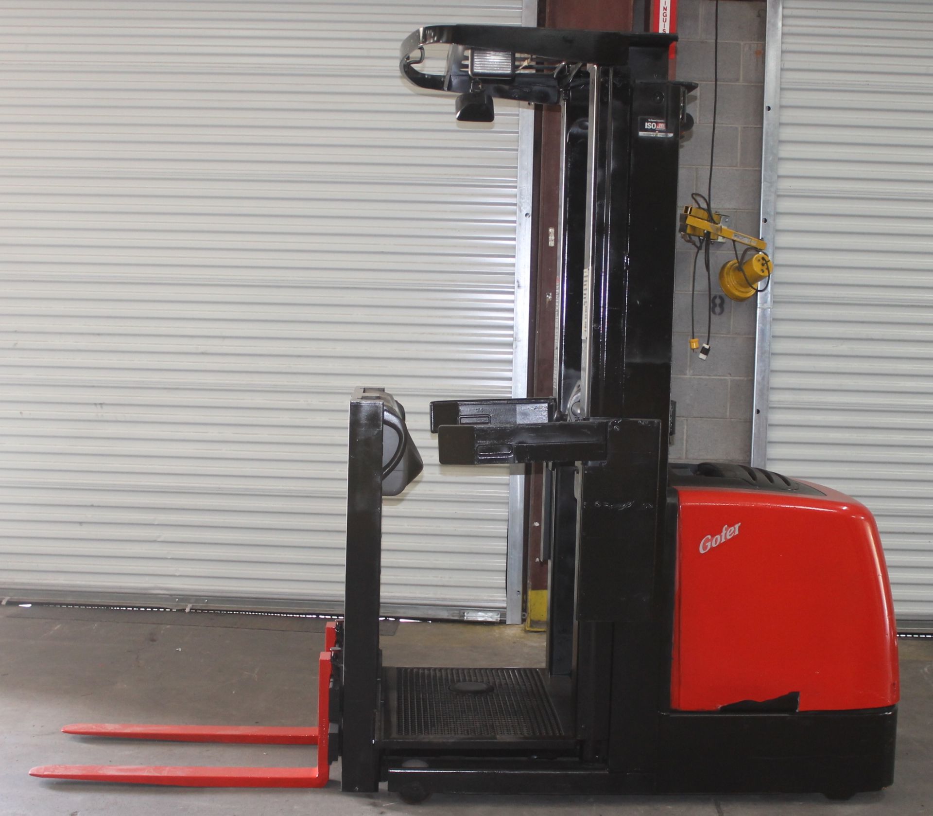 2003 RAYMOND ORDER PICKER WITH ERGO LIFT / MINI MAST FEATURE, CLICK HERE TO WATCH VIDEO