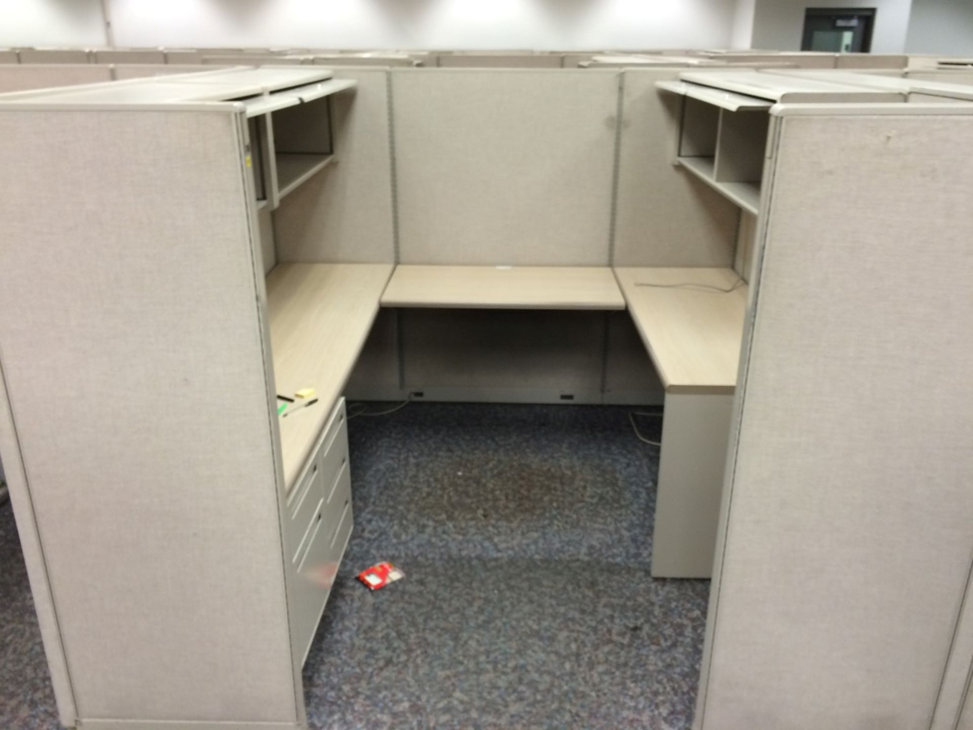 LOT OF OFFICE CUBICLES AS PER DRAWING. 8 OFFICES FRONT AND BACK - Image 5 of 6