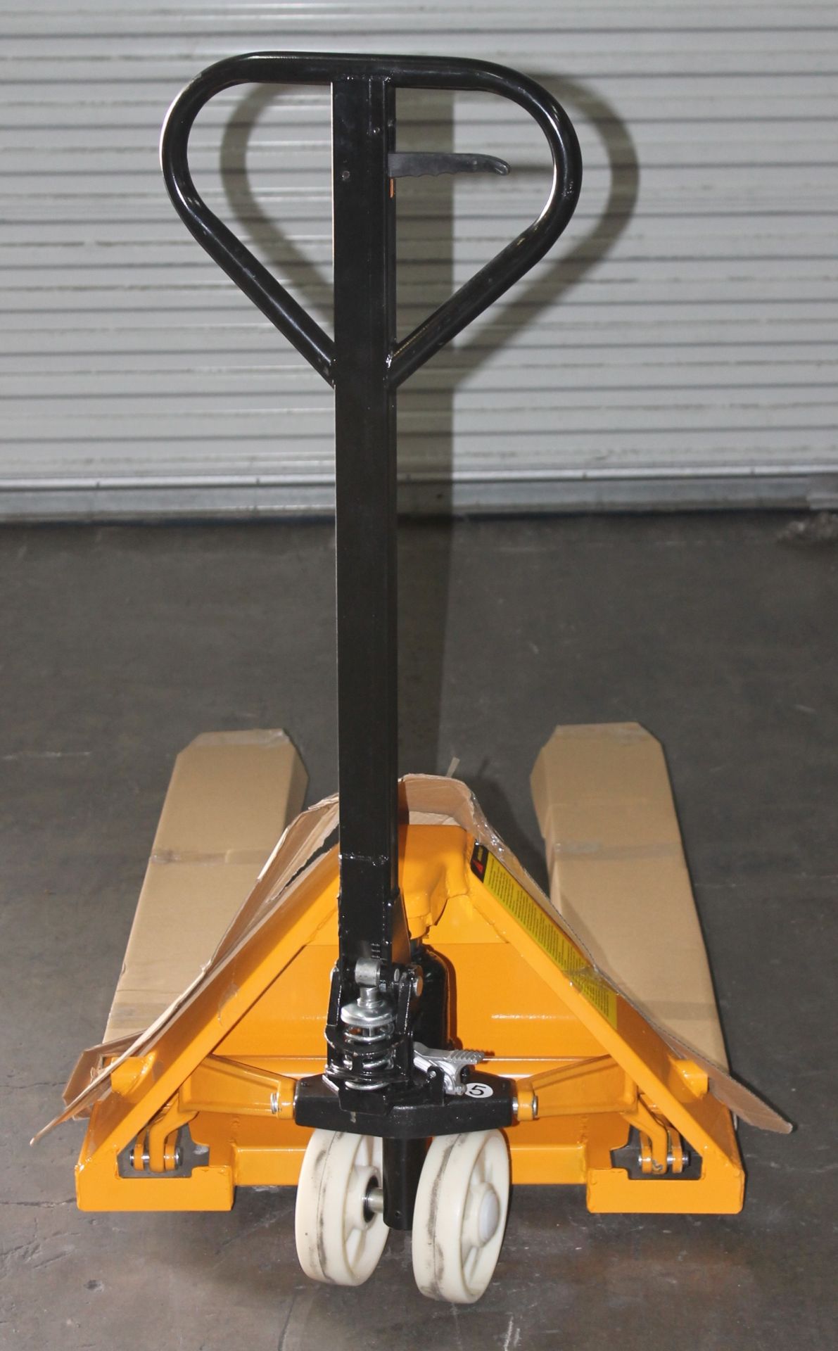 27"W X 48"L BRAND NEW PALLET JACK,  CAPACITY: 5000 LBS, FORK SIZE: 27"W X 48"L