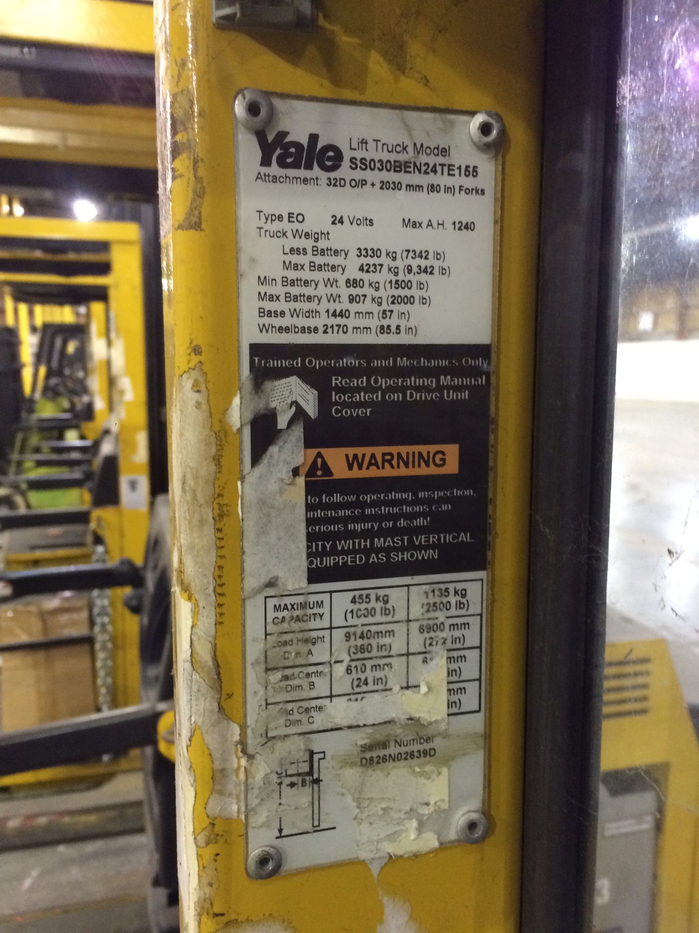 2005 YALE HIGH LEVEL ORDER PICKER FORK LIFT  MODEL NO# SS030BEN24TE155 HOURS 2999 MAX MAST HEIGHT - Image 4 of 7