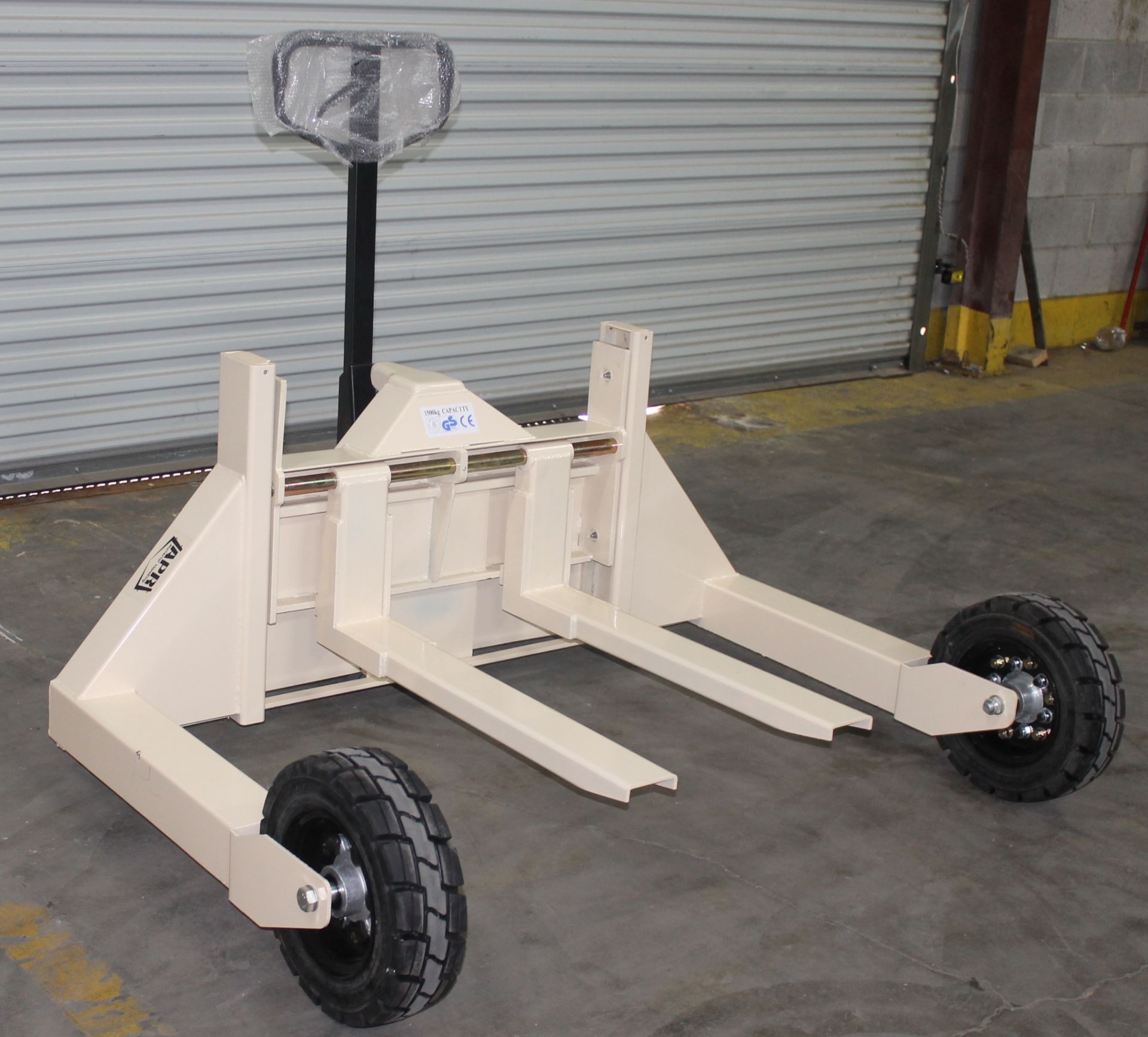 3300 LBS CAP. ROUGH TERRAIN TRUCK,  CAPACITY: 3300 LBS., MAX HEIGHT: 9.45", FORK LENGTH: 31.5",