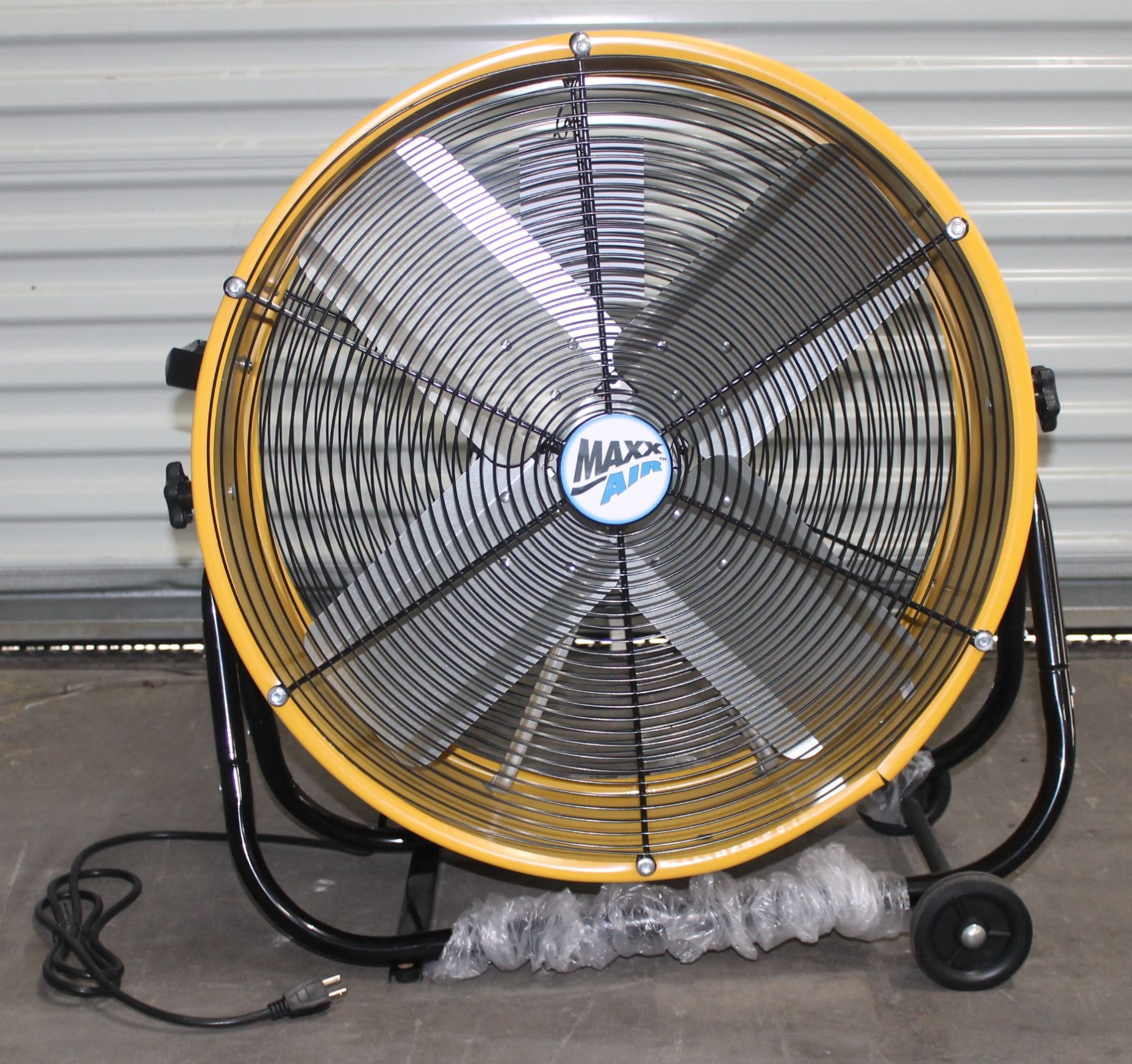 MAX AIR 24" 2 IN 1 TILT FAN,  MODEL: BF24TF2N1, CONVERTS FROM A ROLL AROUND FLOOR FAN TO A 52" STAND - Image 6 of 6