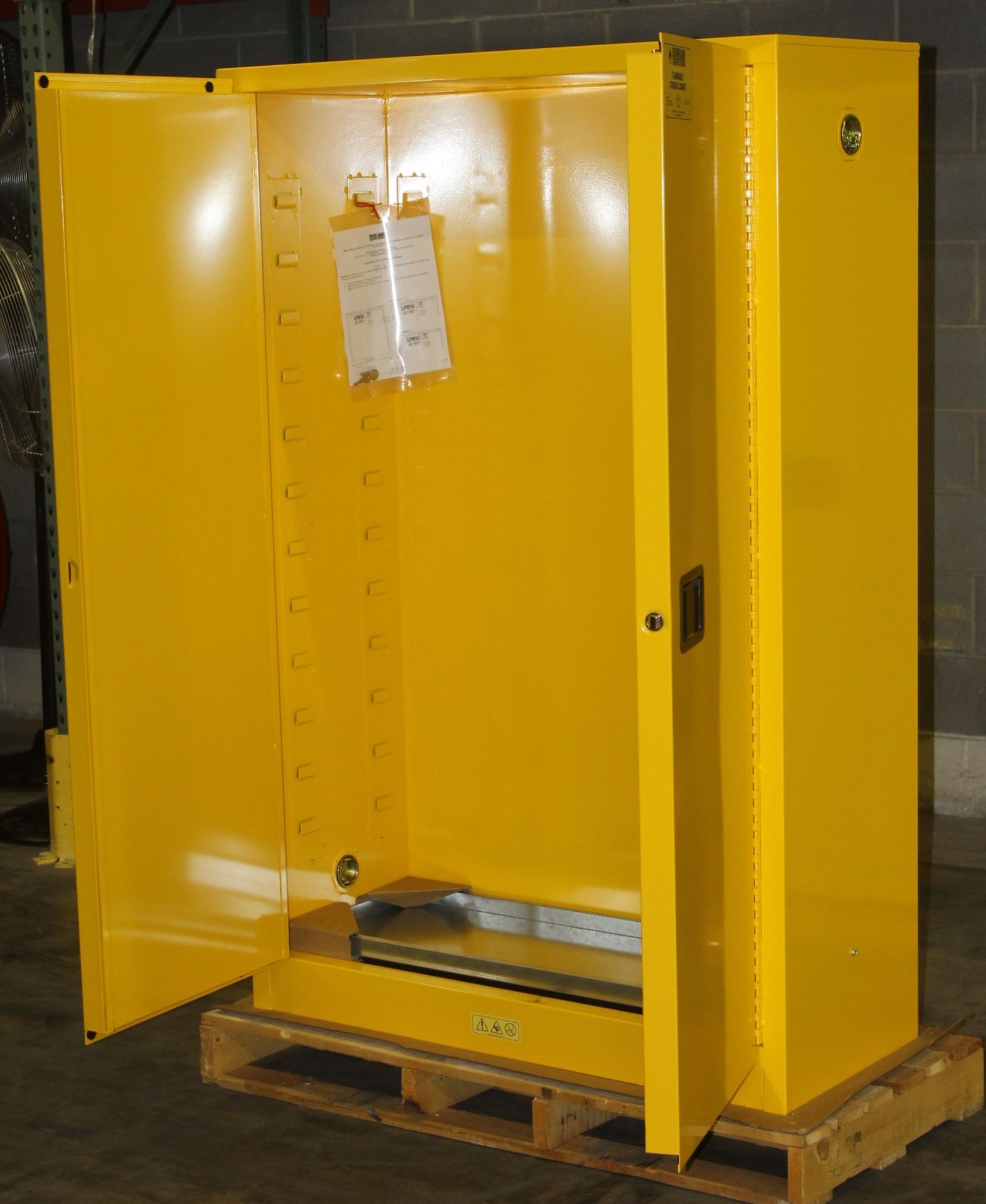45 GALLONS FLAMMABLE SAFETY STORAGE CABINET,  NEW NEVER USED MODEL: 1045M-50, 2 SHELVES, 45 - Image 4 of 4