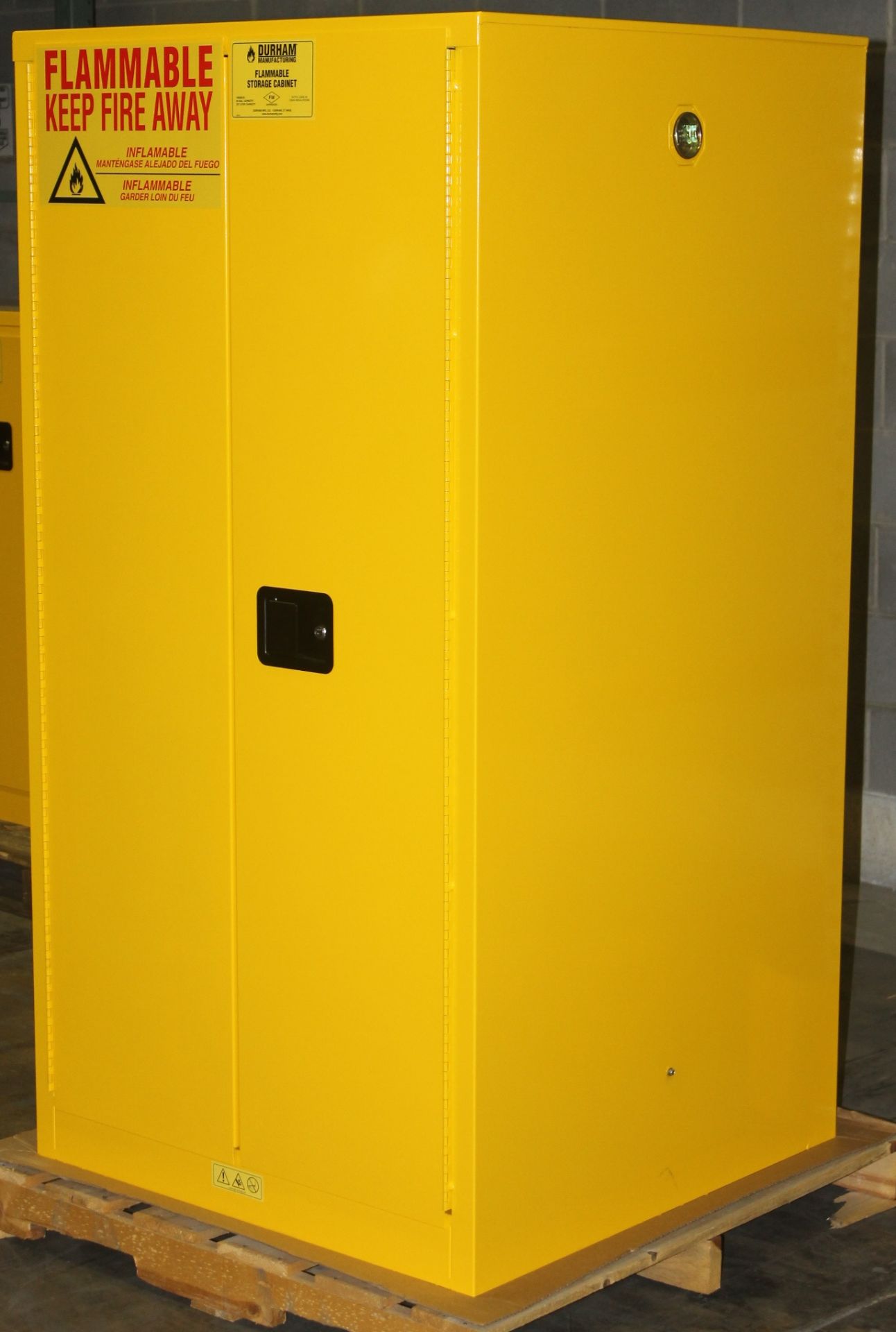 60 GALLONS FLAMMABLE SAFETY STORAGE CABINET,  NEW NEVER USED MODEL: 1060M-50 2 SHELVES 60 GALLONS - Image 3 of 4