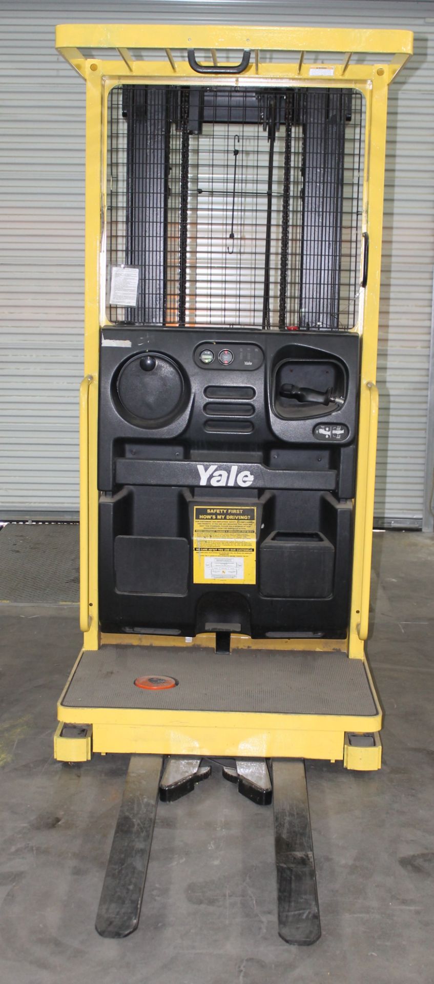 2004 YALE 3000 LBS. CAP ORDER PICKER/FORKLIFT WITH 2008 BATTERY, CLICK HERE TO WATCH VIDEO - Image 6 of 6