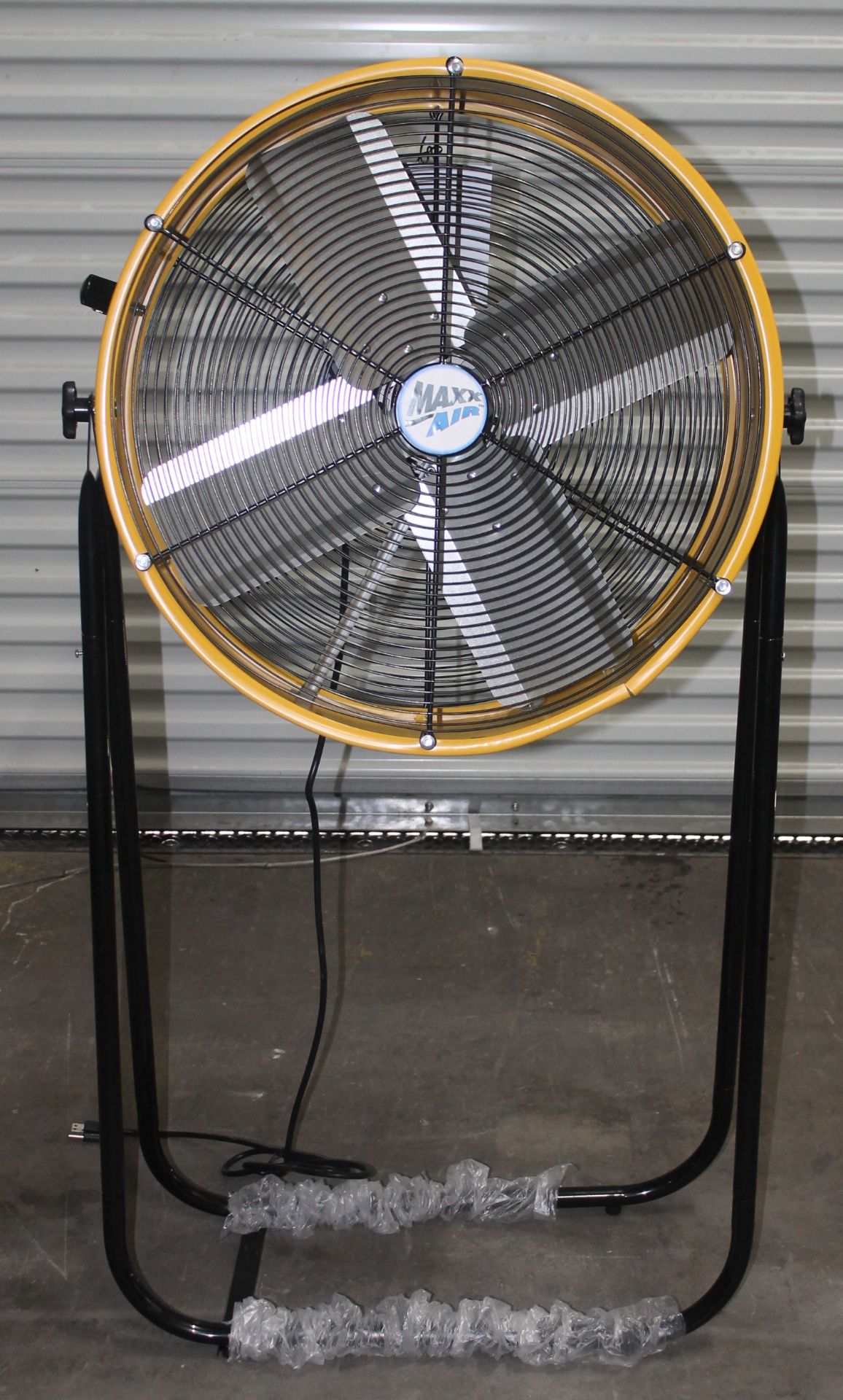 MAX AIR 24" 2 IN 1 TILT FAN,  MODEL: BF24TF2N1, CONVERTS FROM A ROLL AROUND FLOOR FAN TO A 52" STAND - Image 5 of 6