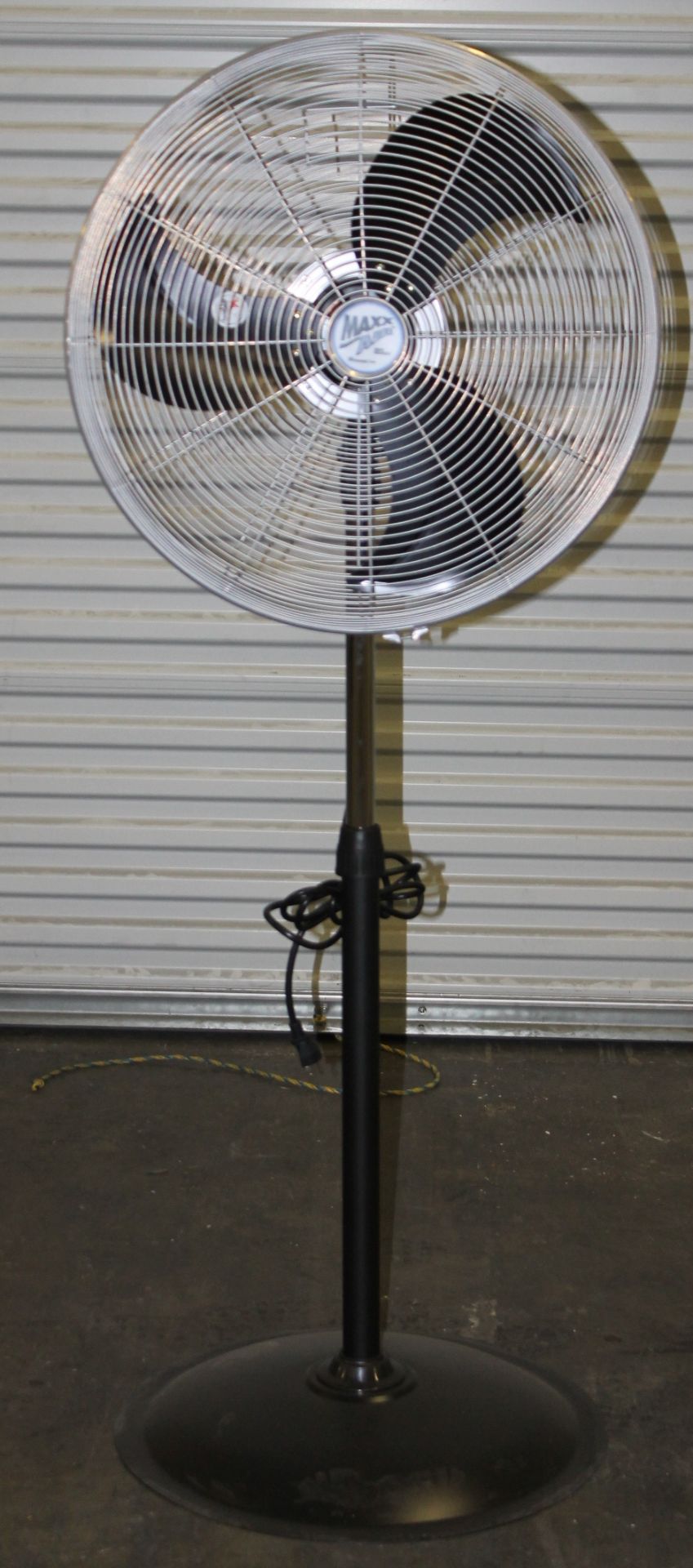 HIGH VELOCITY 22" OSCILLATING PEDESTAL FAN,  HEAVY DUTY 3-SPEED THERMALLY PROTECTED MOTOR, - Image 2 of 3