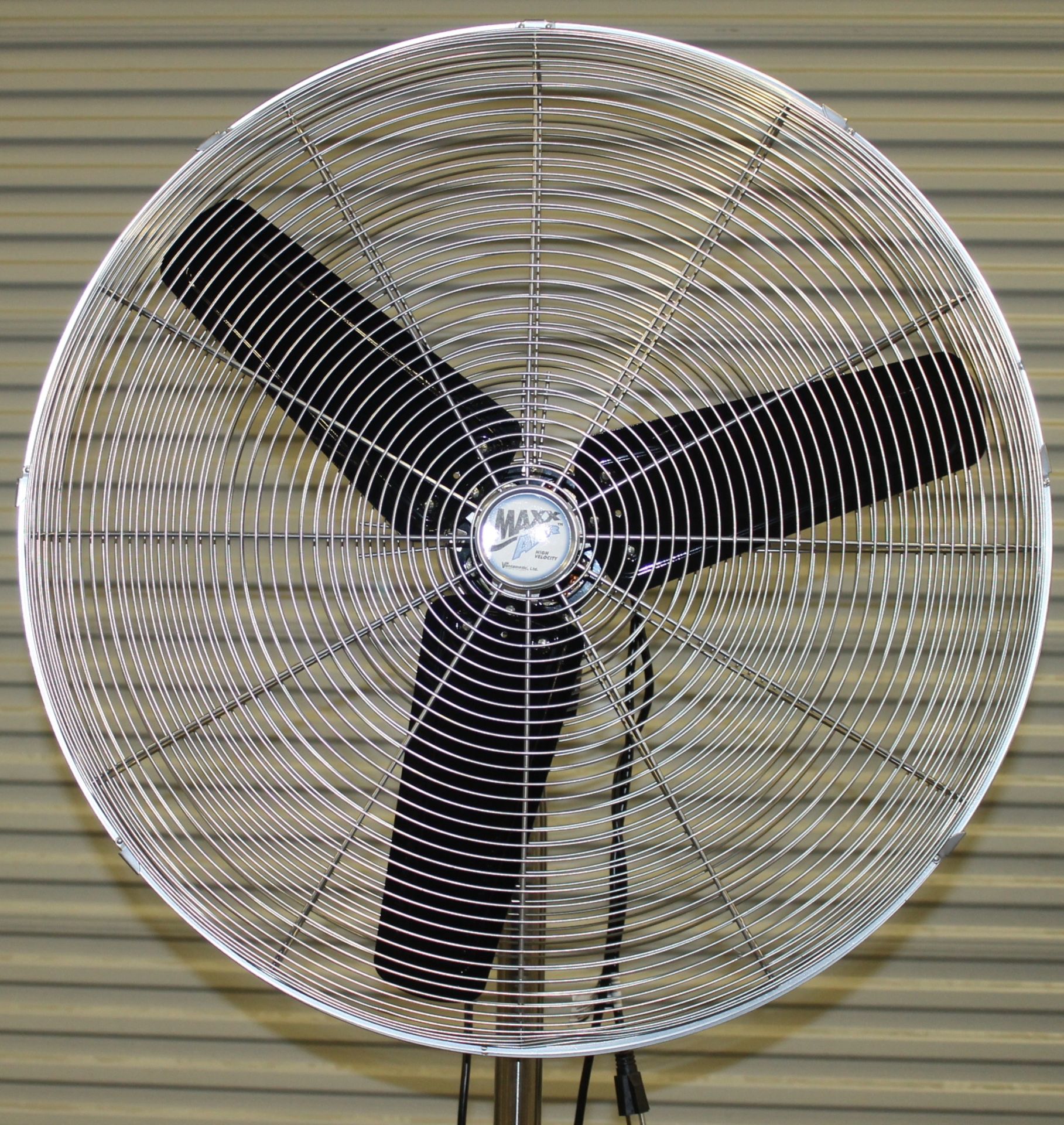 HIGH VELOCITY 30" PEDESTAL FAN,  HEAVY DUTY 3-SPEED THERMALLY PROTECTED MOTOR, POWERFUL AIRFLOW: - Image 2 of 3