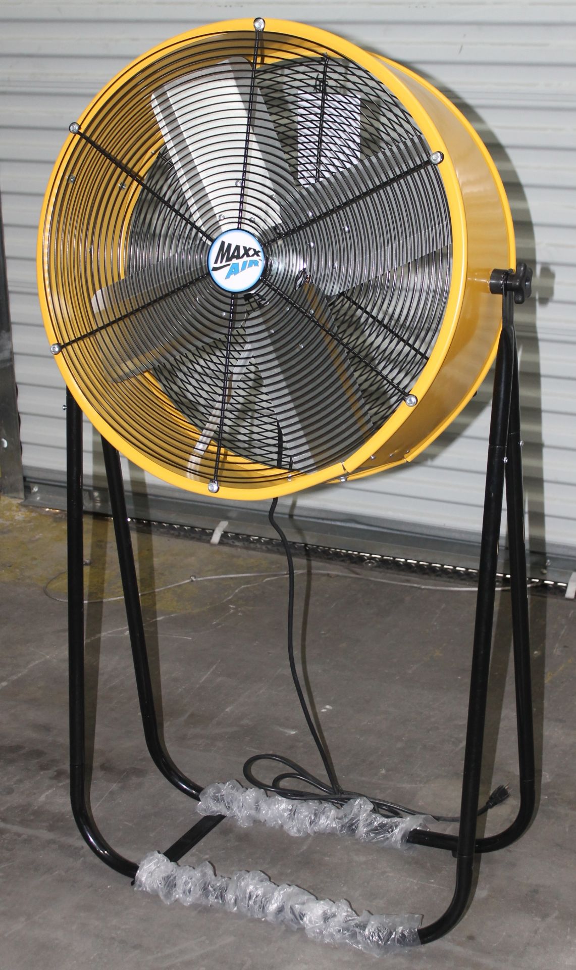 MAX AIR 24" 2 IN 1 TILT FAN,  MODEL: BF24TF2N1, CONVERTS FROM A ROLL AROUND FLOOR FAN TO A 52" STAND - Image 2 of 6