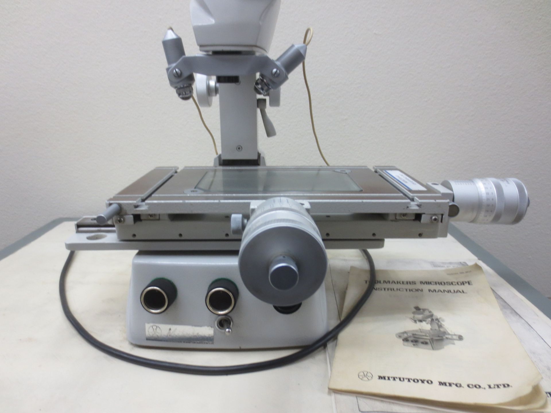 Mitutoyo Toolmaker Microscope, Type B1-5, WF15X Eye, 2x Objective, With Cart - Image 2 of 2