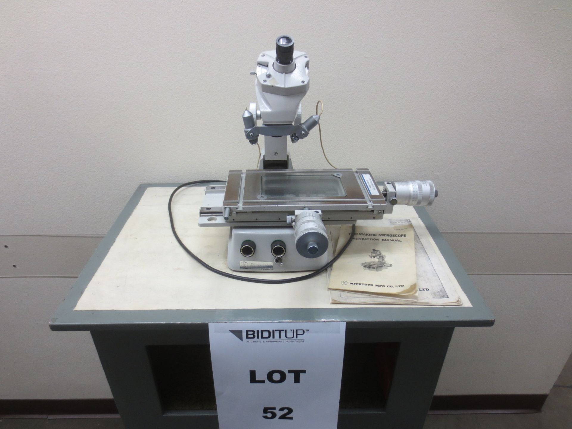 Mitutoyo Toolmaker Microscope, Type B1-5, WF15X Eye, 2x Objective, With Cart