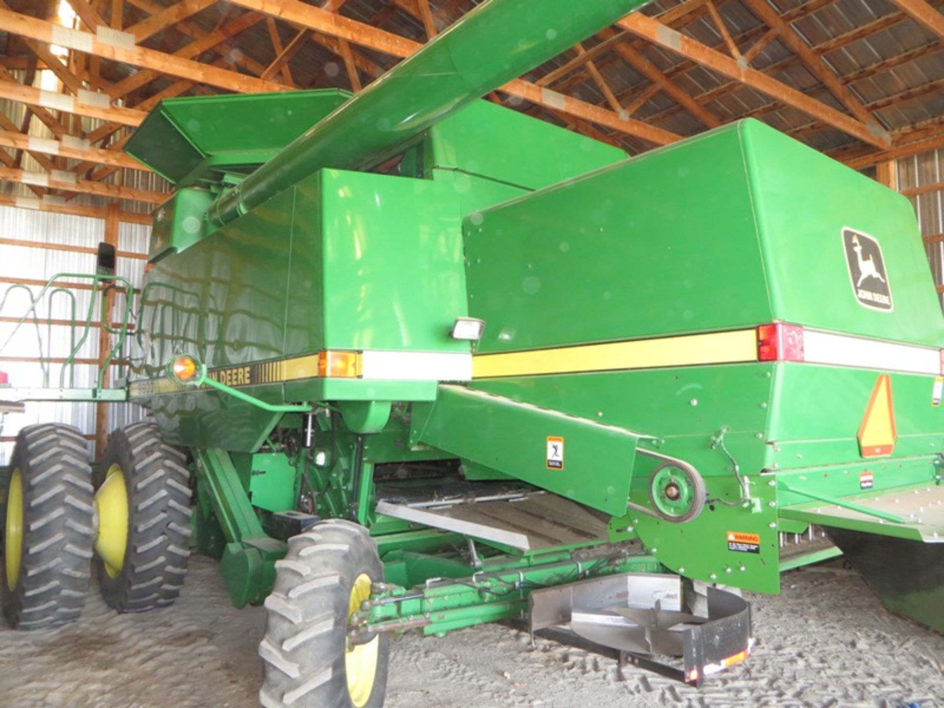 1997 John Deere 9600, straddle duals, 914 head w/ belt pickup. Hopper topper,cameras.  spreader,