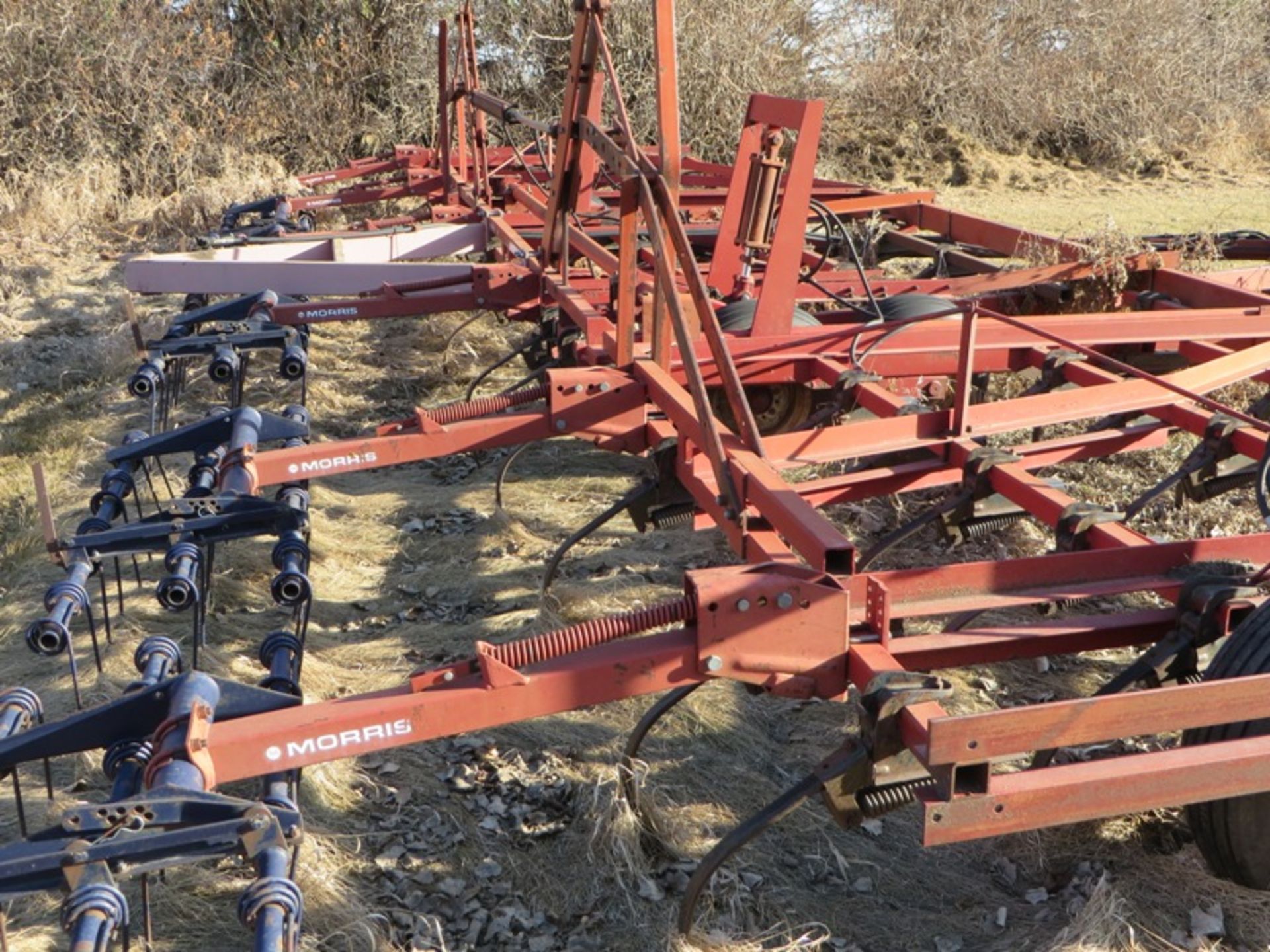 IHC 35ft model 4900 vibra shank field cultivator, with rear hitch