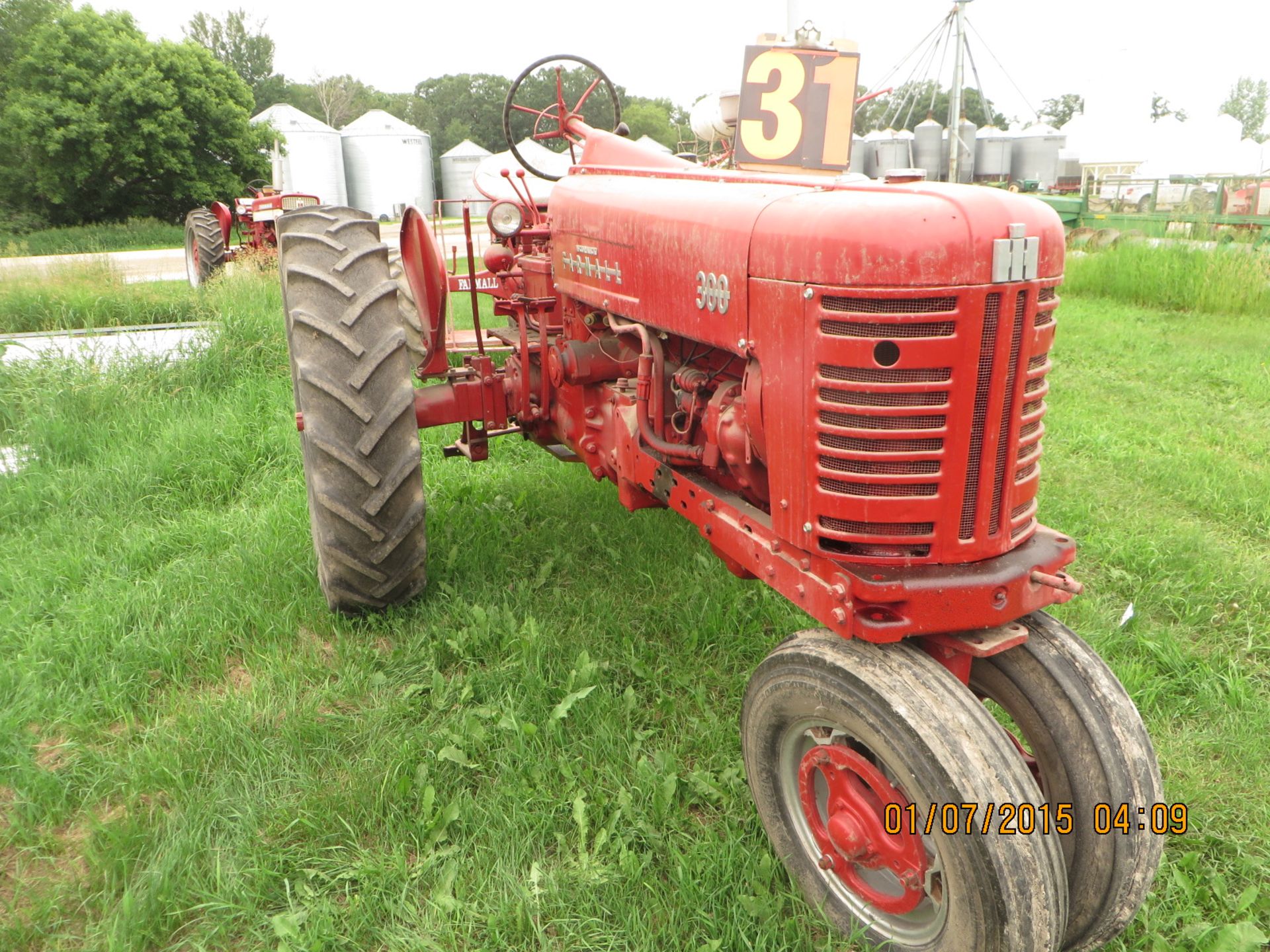 International Harvester 300 Gas SN# 25696SJ