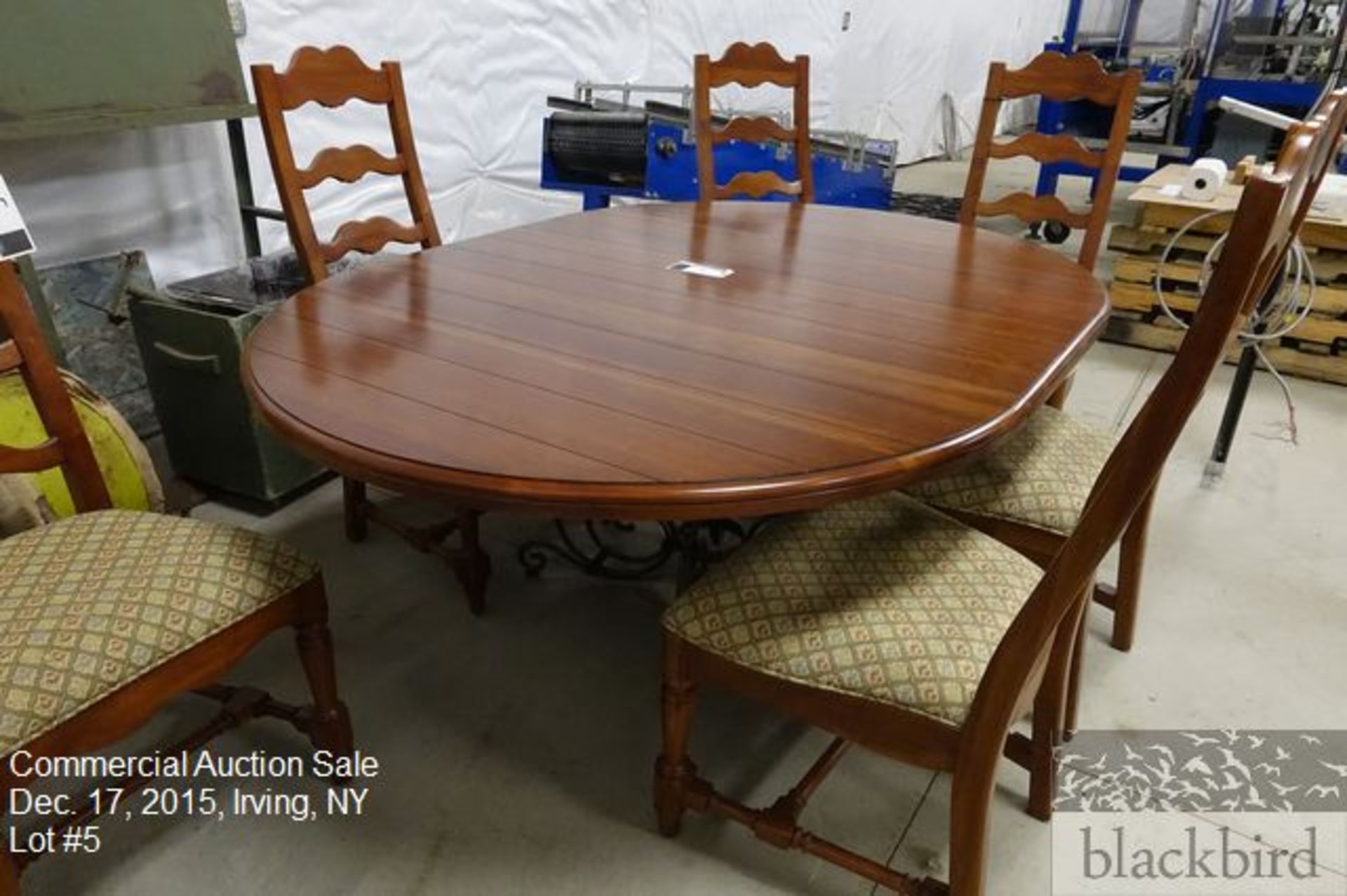 Pennsylvania House 69" x 54" cherry dining room table (2 removable leafs and table pads) with 6 high