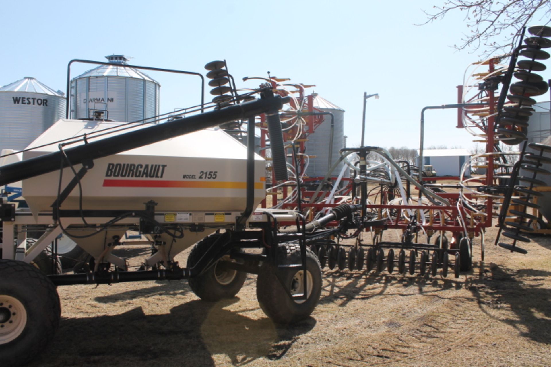 Bourgault 8800, 40’, 8”spacing, floating hitch, c/w quick detach packers & harrows c/w Bourgault - Image 5 of 7