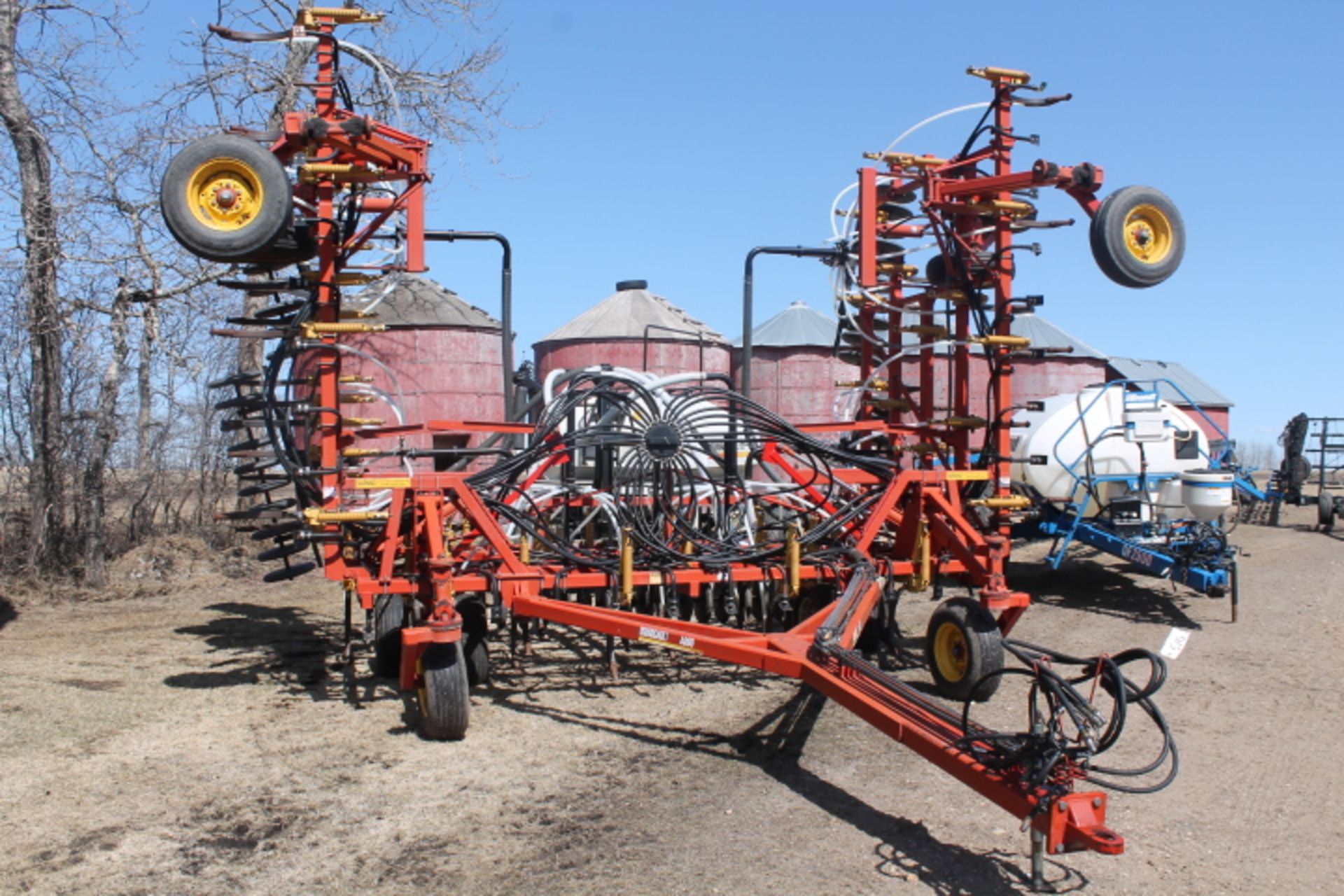 Bourgault 8800, 40’, 8”spacing, floating hitch, c/w quick detach packers & harrows c/w Bourgault - Image 2 of 7