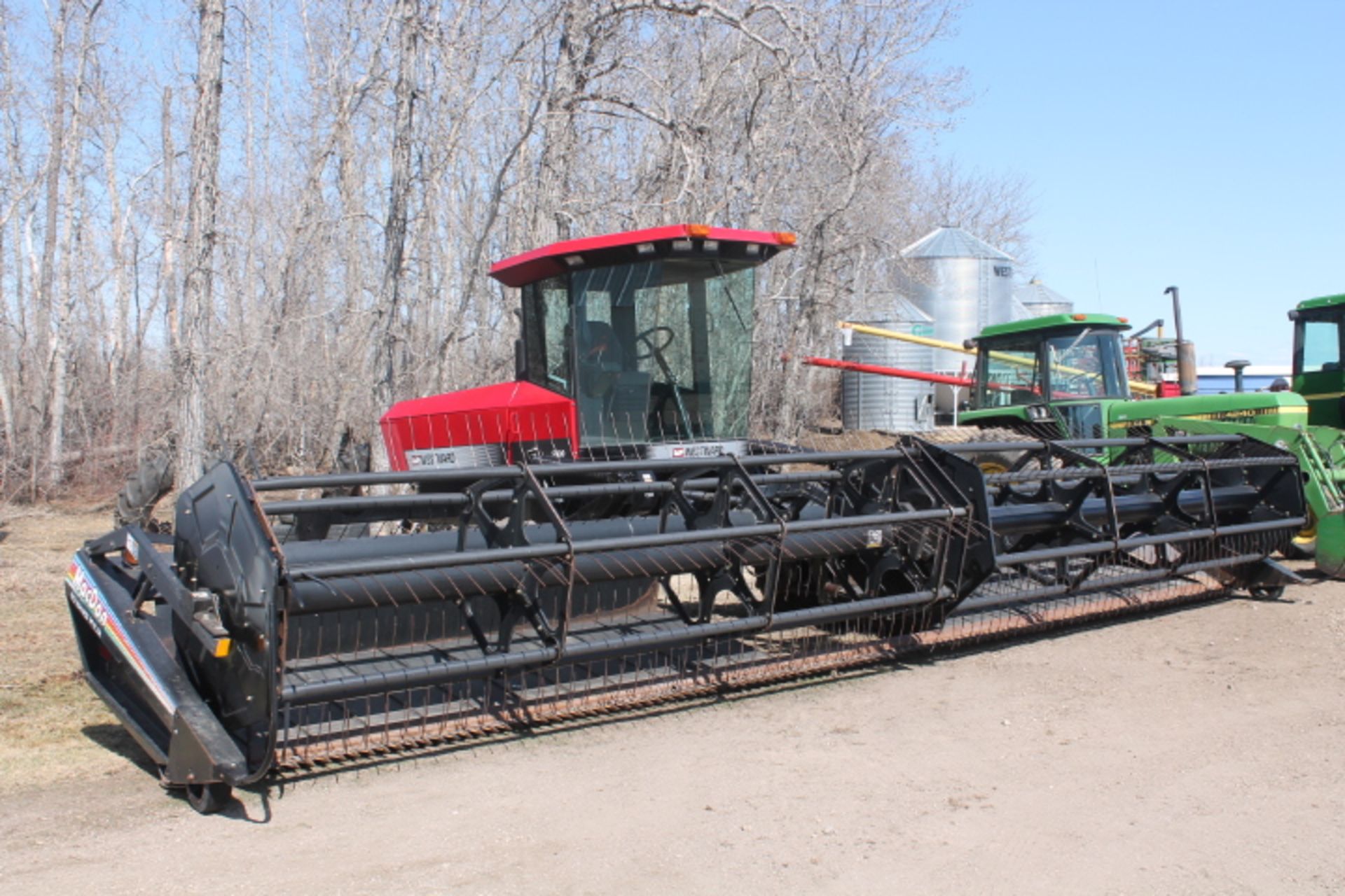 30’, 2 spd trans,  2300hrs, c/w 30’ MacDon 972 harvest header, PU reels, 2 seasons on canvas *25% - Image 2 of 9