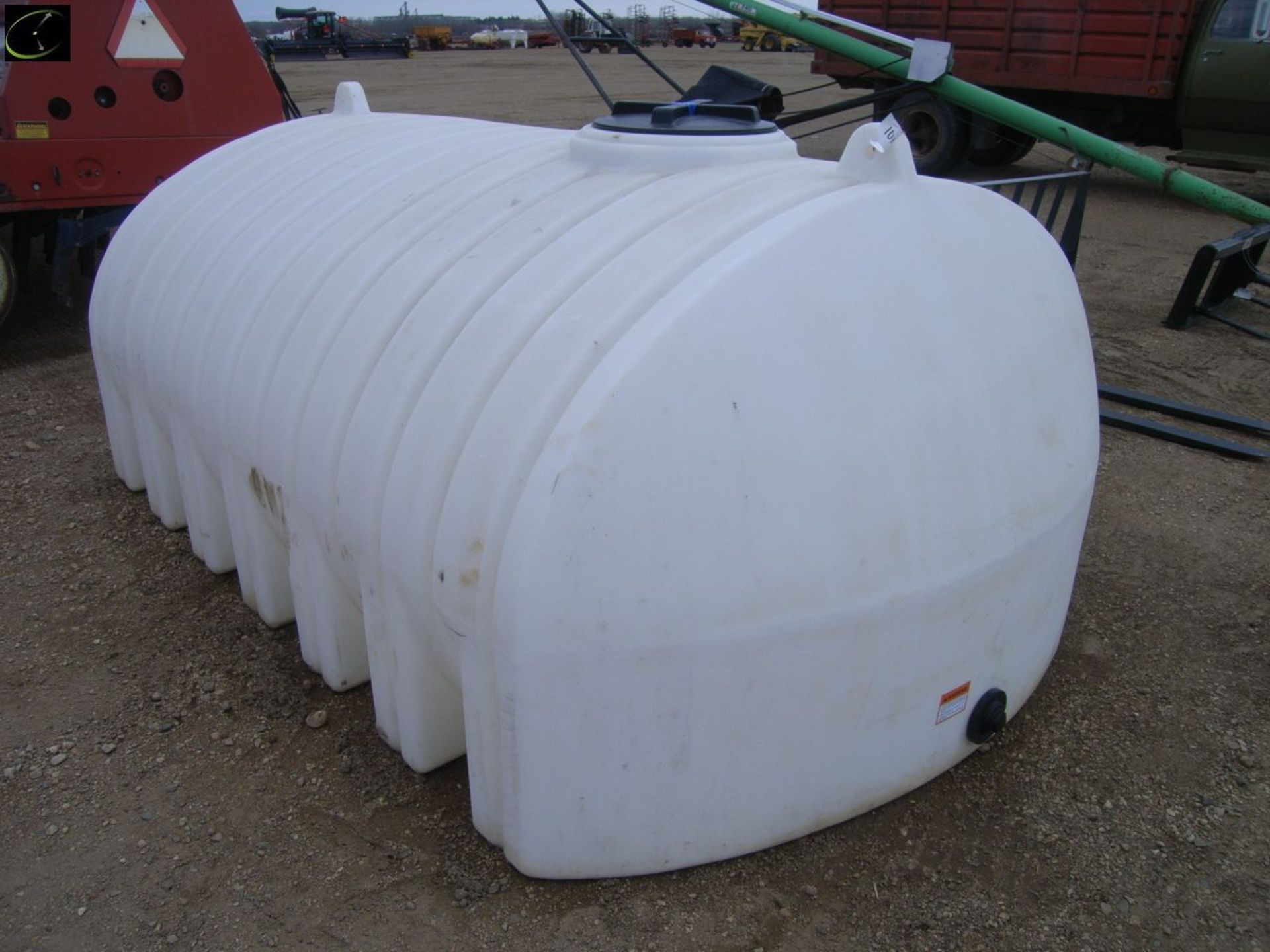 FLAT BOTTOM TANK 1800 GAL