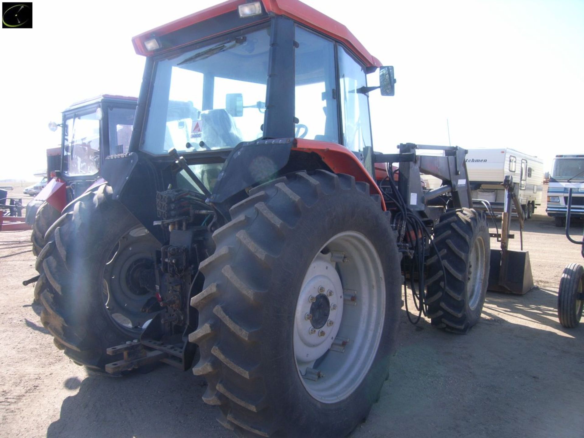 1993 AGO ALLIS 8610 TRACTOR W 8 FT BUCKET/GRAPPLE - Image 4 of 11