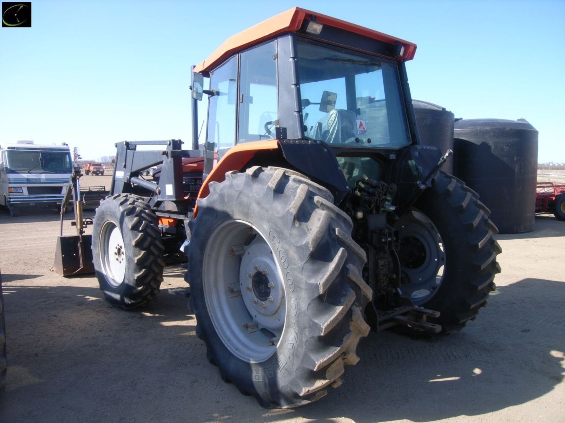 1993 AGO ALLIS 8610 TRACTOR W 8 FT BUCKET/GRAPPLE - Image 6 of 11