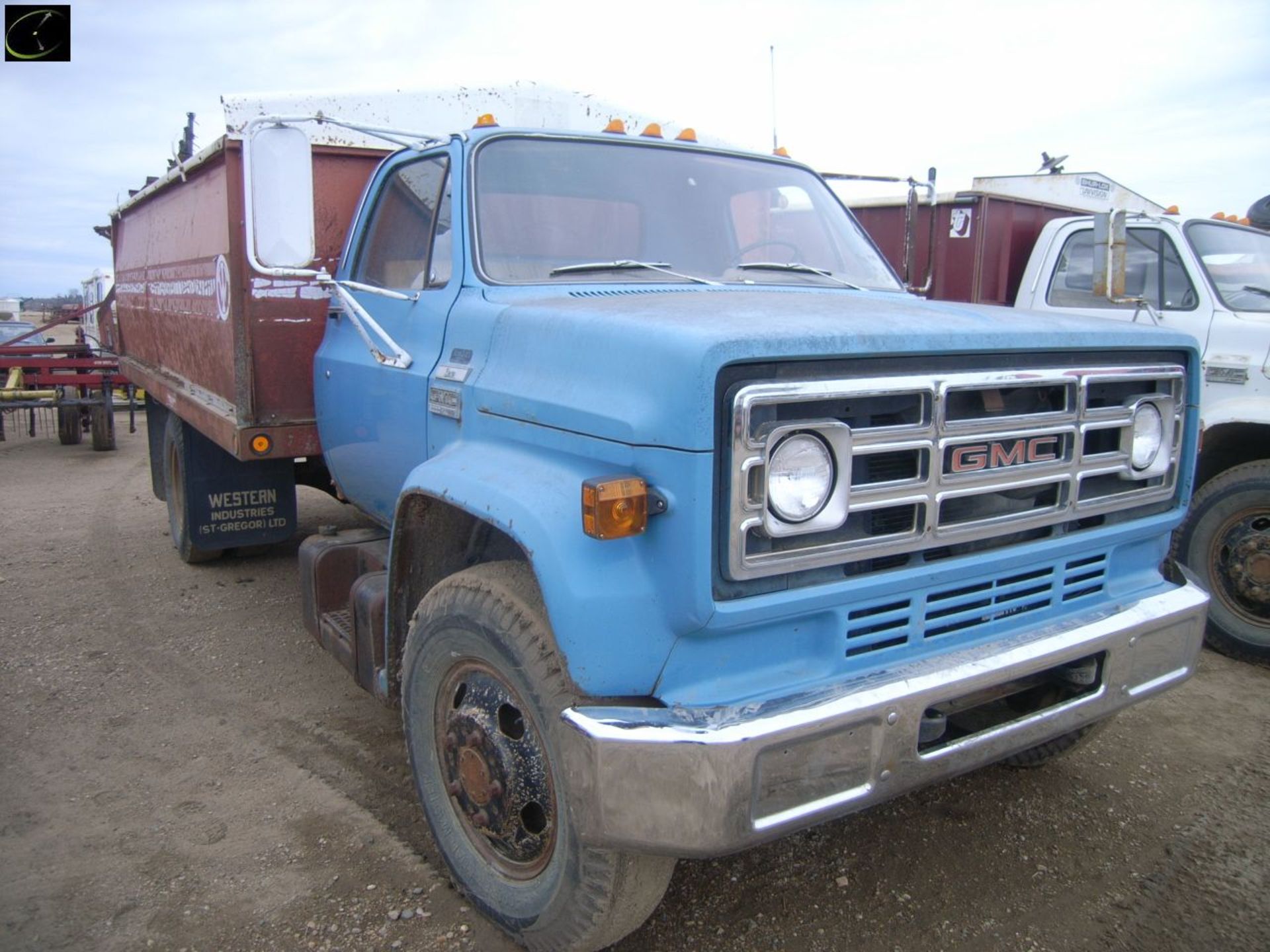 w/ 350 GMC eng., std. 4 spd. trans. c/w tarp, registered in saskatchewan, 2nd owner, SHOWING APPROX.