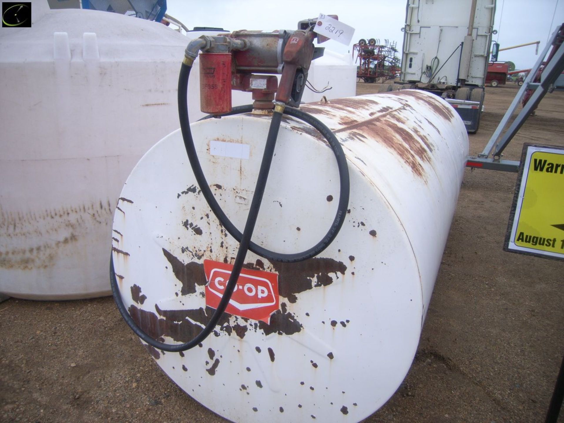 Westeel 1000 gal fuel tank c/w pump & filter SN 68983152