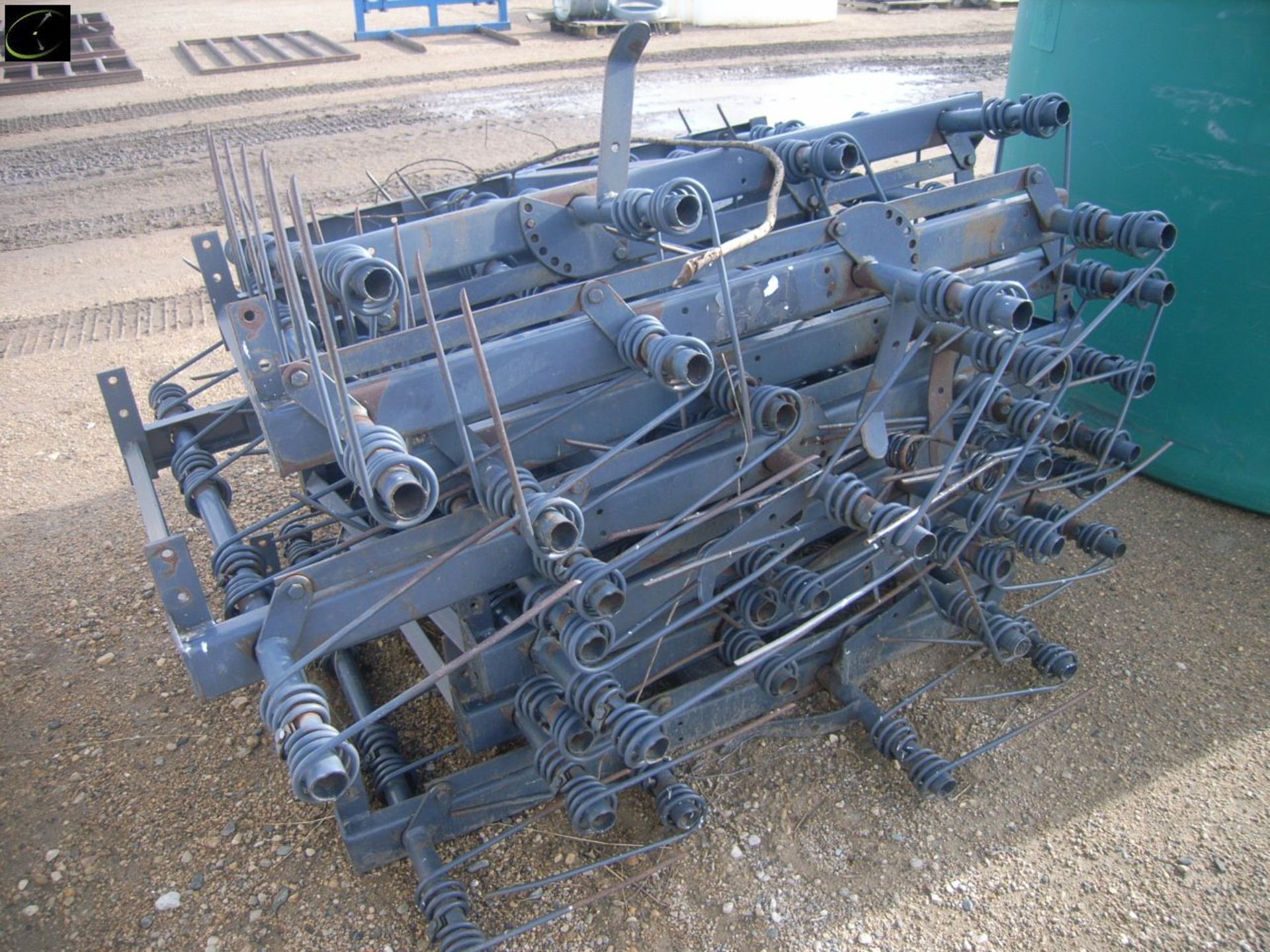 FLEXICOIL - 8 SECTIONS OF TINE HARROWS - Image 2 of 2