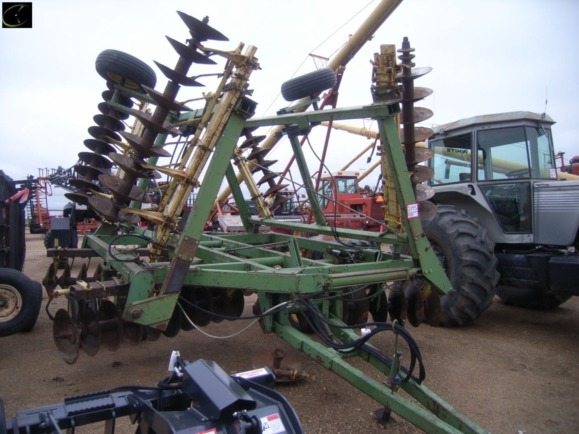 JD 330 TANDEM DISK, APPROX 30FT, SMOOTH BLADES FRONT & REAR - Image 8 of 8