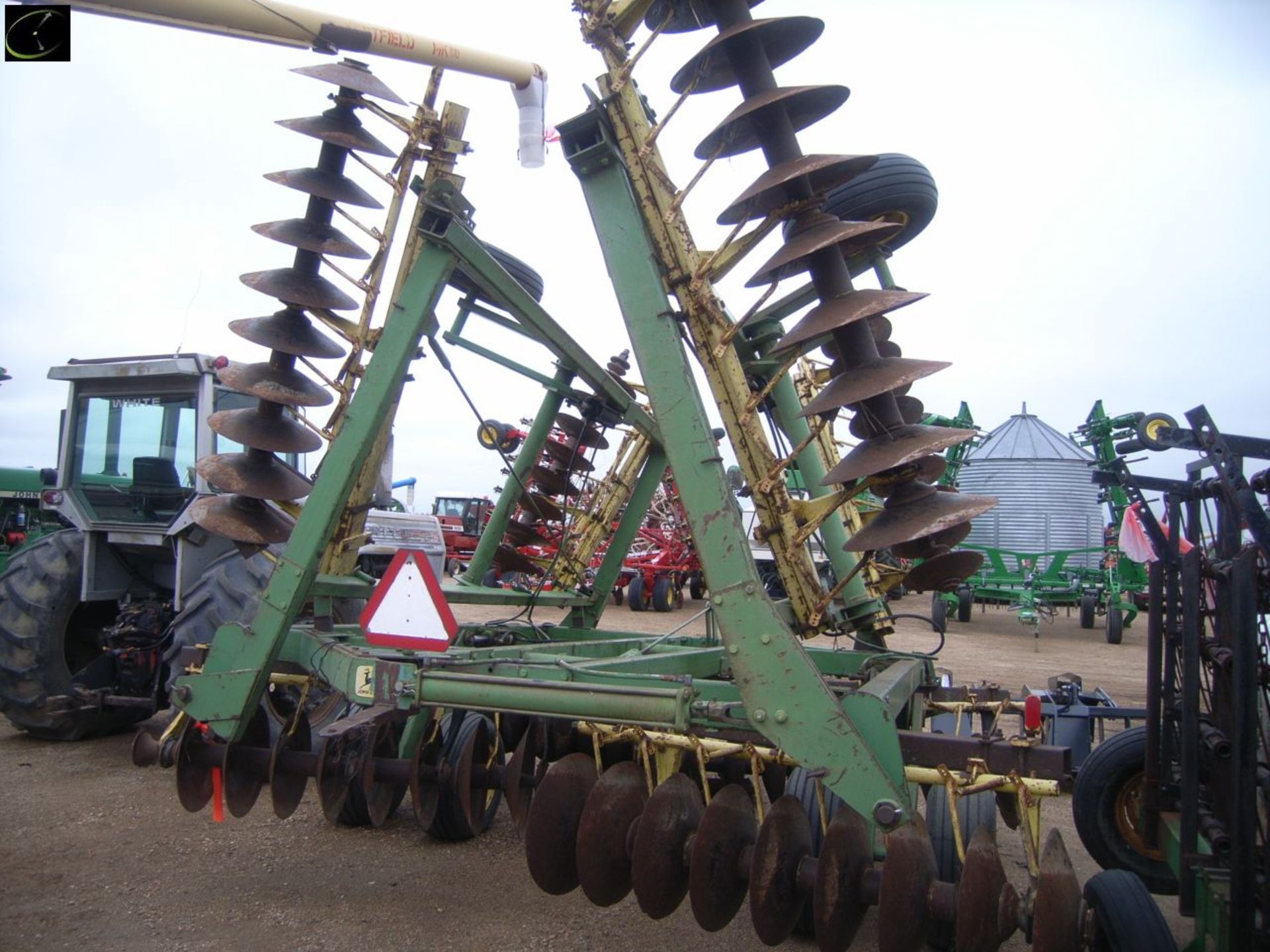 JD 330 TANDEM DISK, APPROX 30FT, SMOOTH BLADES FRONT & REAR - Image 6 of 8