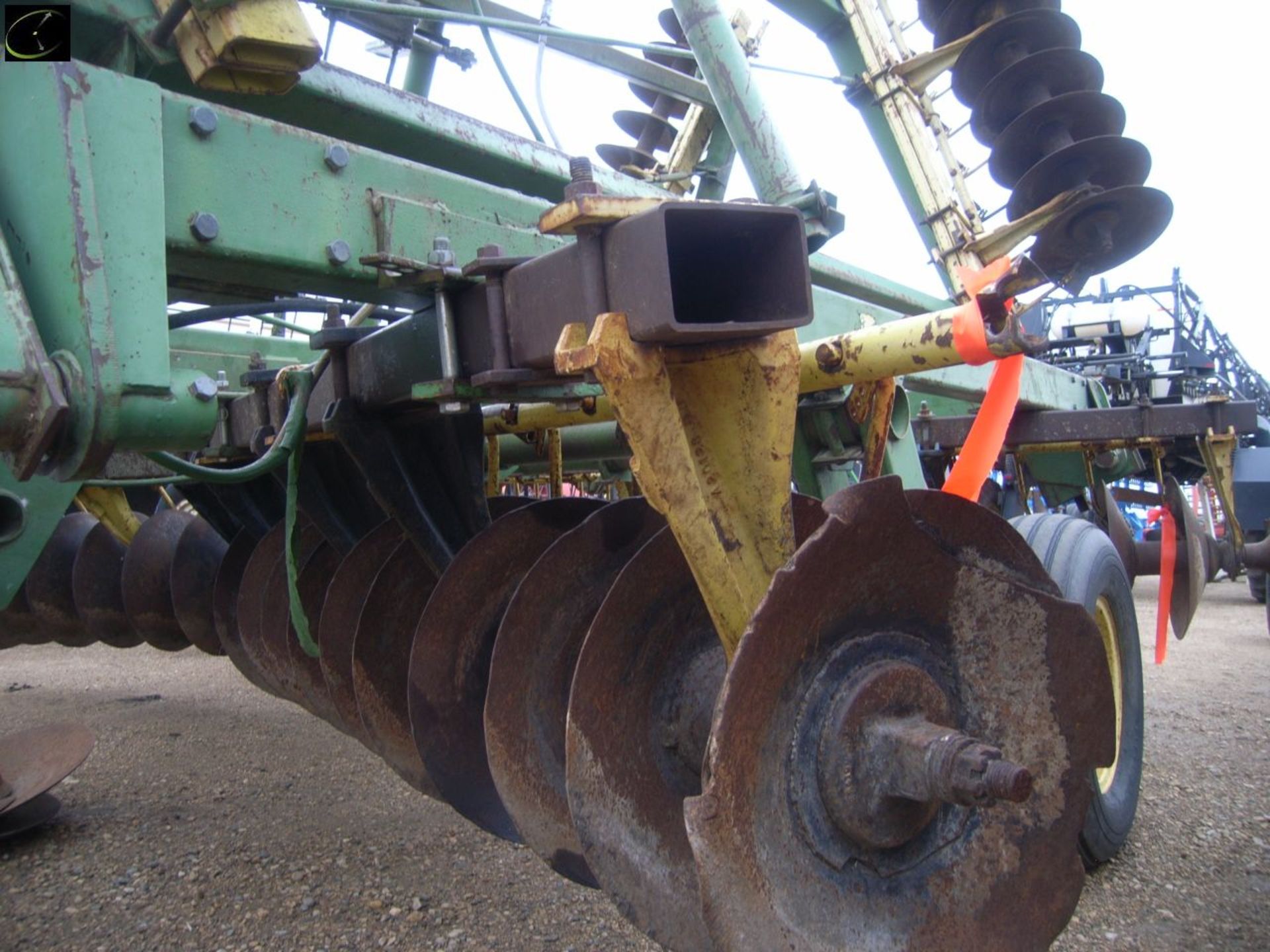 JD 330 TANDEM DISK, APPROX 30FT, SMOOTH BLADES FRONT & REAR - Image 2 of 8