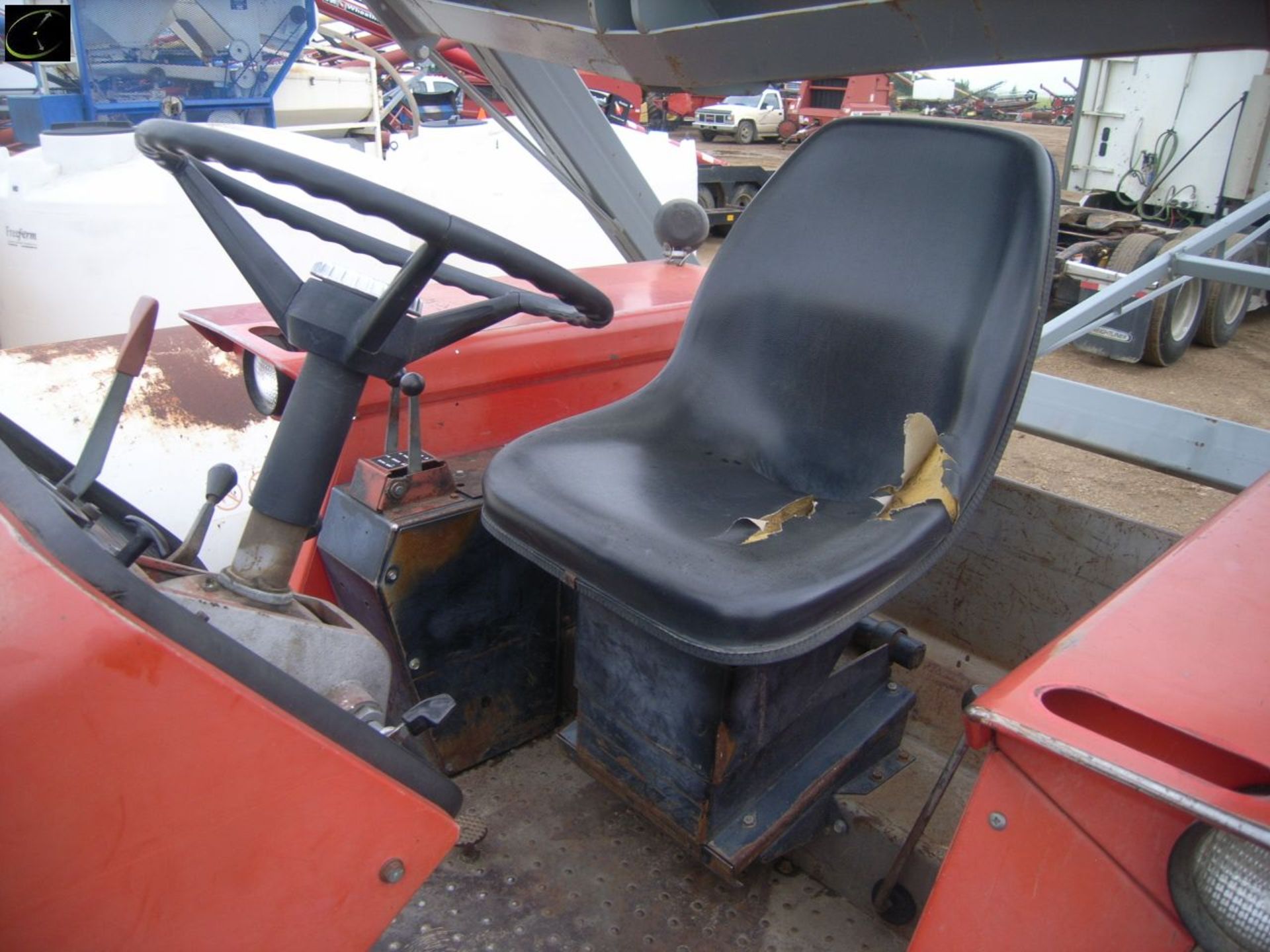 1976 MF 1085 TRACTOR, 2WD, ODO SHOWING 8650 HRS, 4 CYL ENG, 3 SPD TRANS W/ LOW & MULTI POWER, 2 - Image 3 of 6
