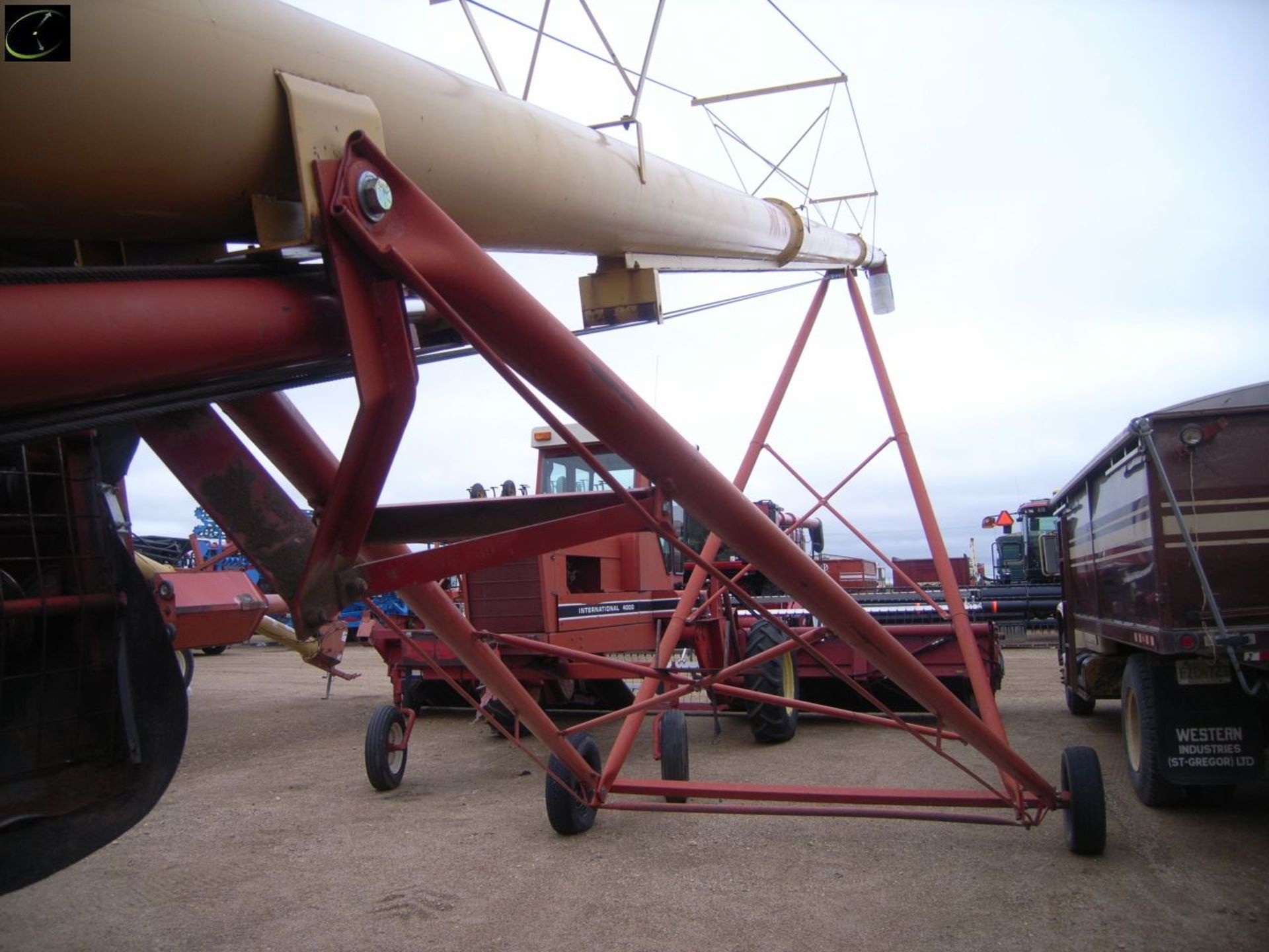 WESTFIELD MK130-71 GRAIN AUGER, 12"X71FT, SWING AWAY, C/W REMOTE FOR SWING, **REMOTE IN OFFICE** - Image 3 of 4