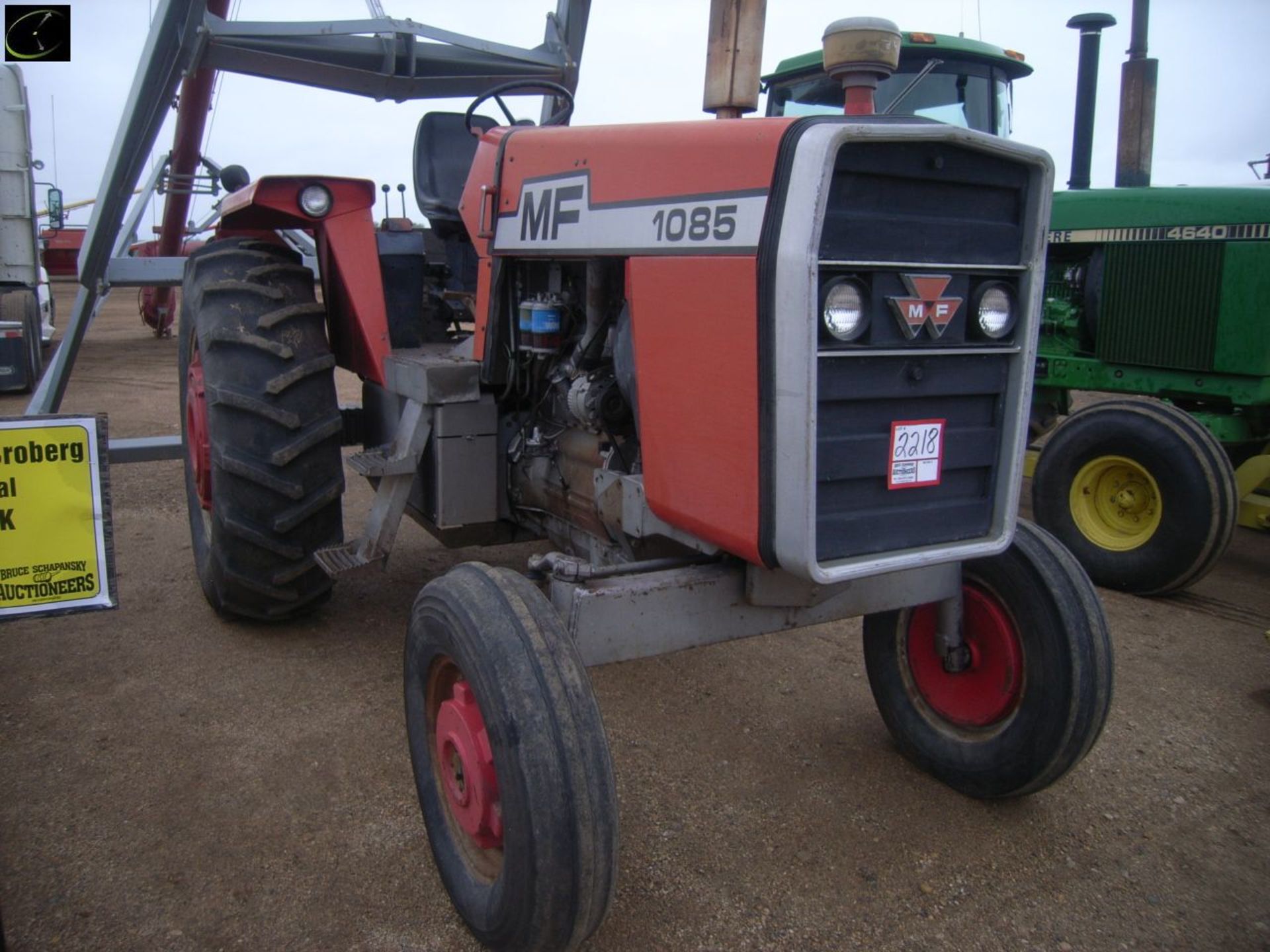 1976 MF 1085 TRACTOR, 2WD, ODO SHOWING 8650 HRS, 4 CYL ENG, 3 SPD TRANS W/ LOW & MULTI POWER, 2 - Image 6 of 6